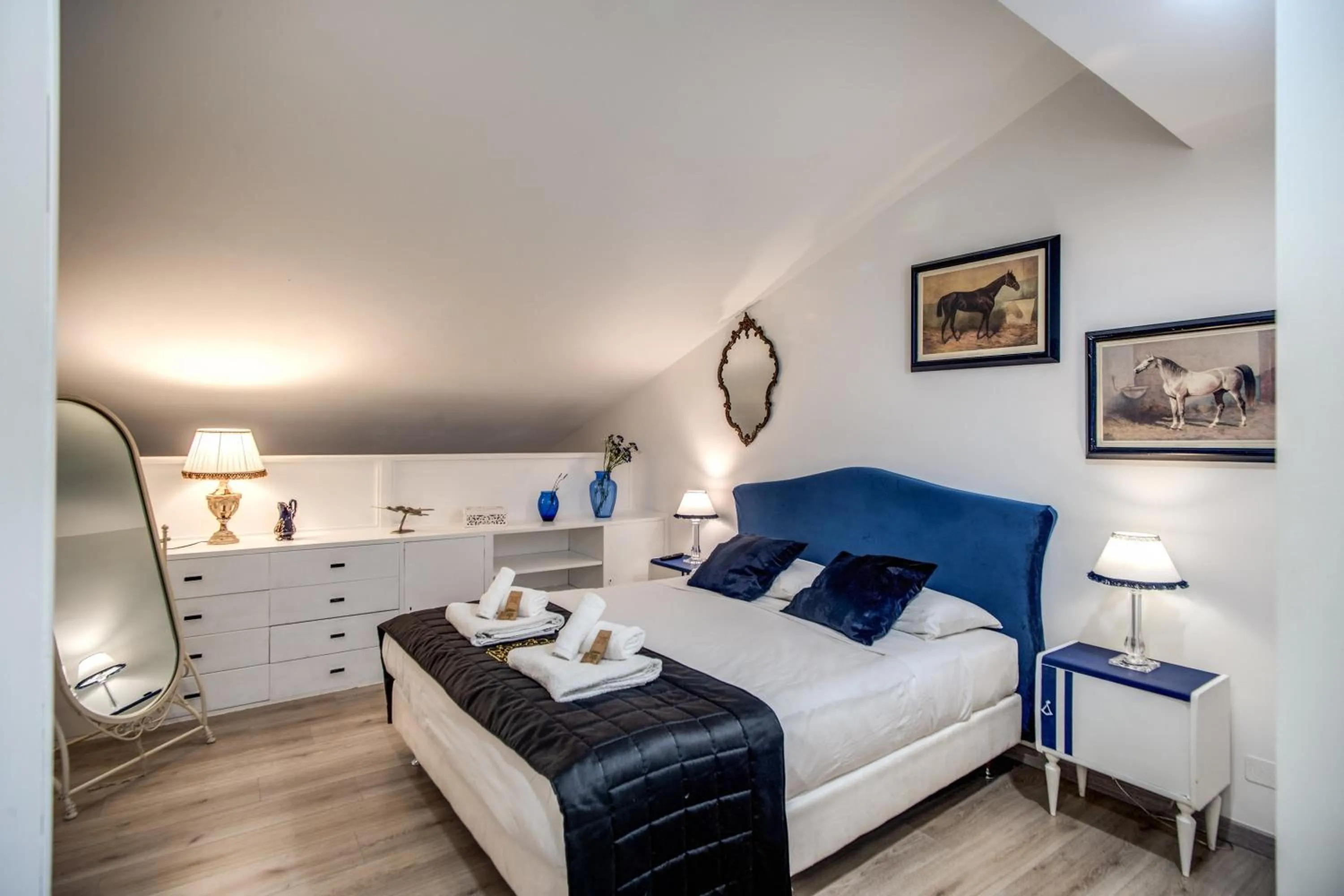 Photo of the whole room, Bed in Trevi Miracle Suite