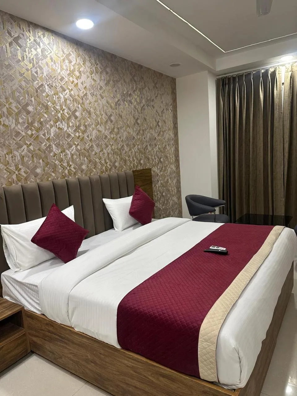Double Room with Balcony in Soothing Stayz - Near Medanta The Medicity