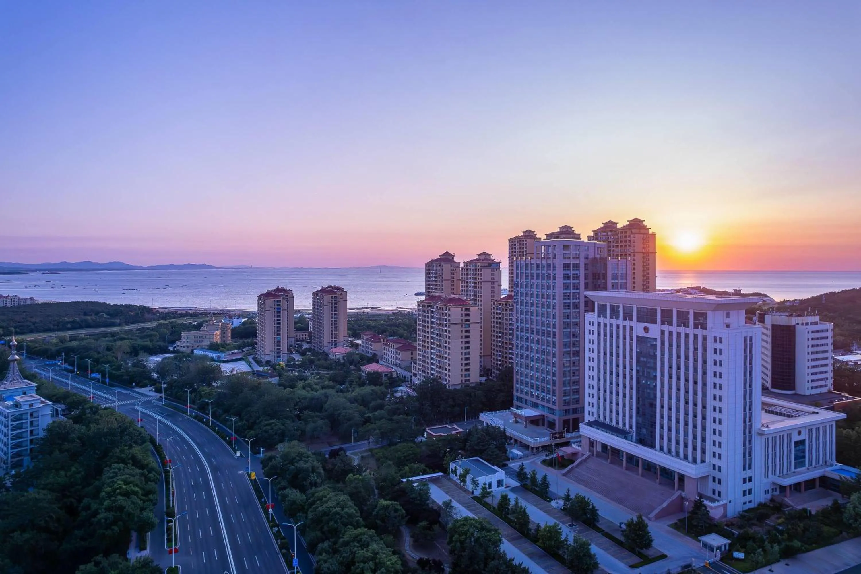 Days Hotel by Wyndham Weihai Huoju Eight Street