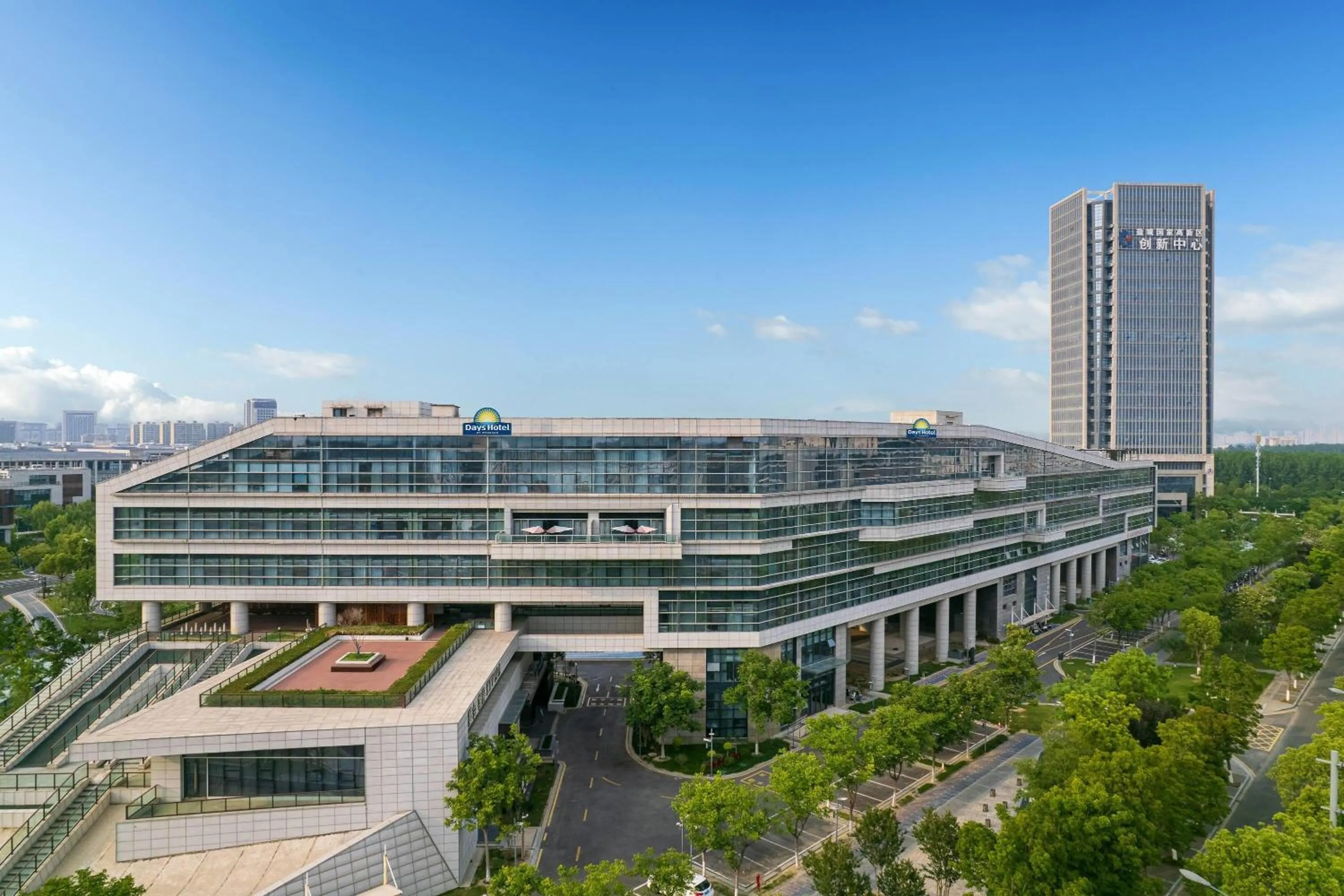 Property building in Days Hotel by Wyndham Yancheng Hi-tech Park