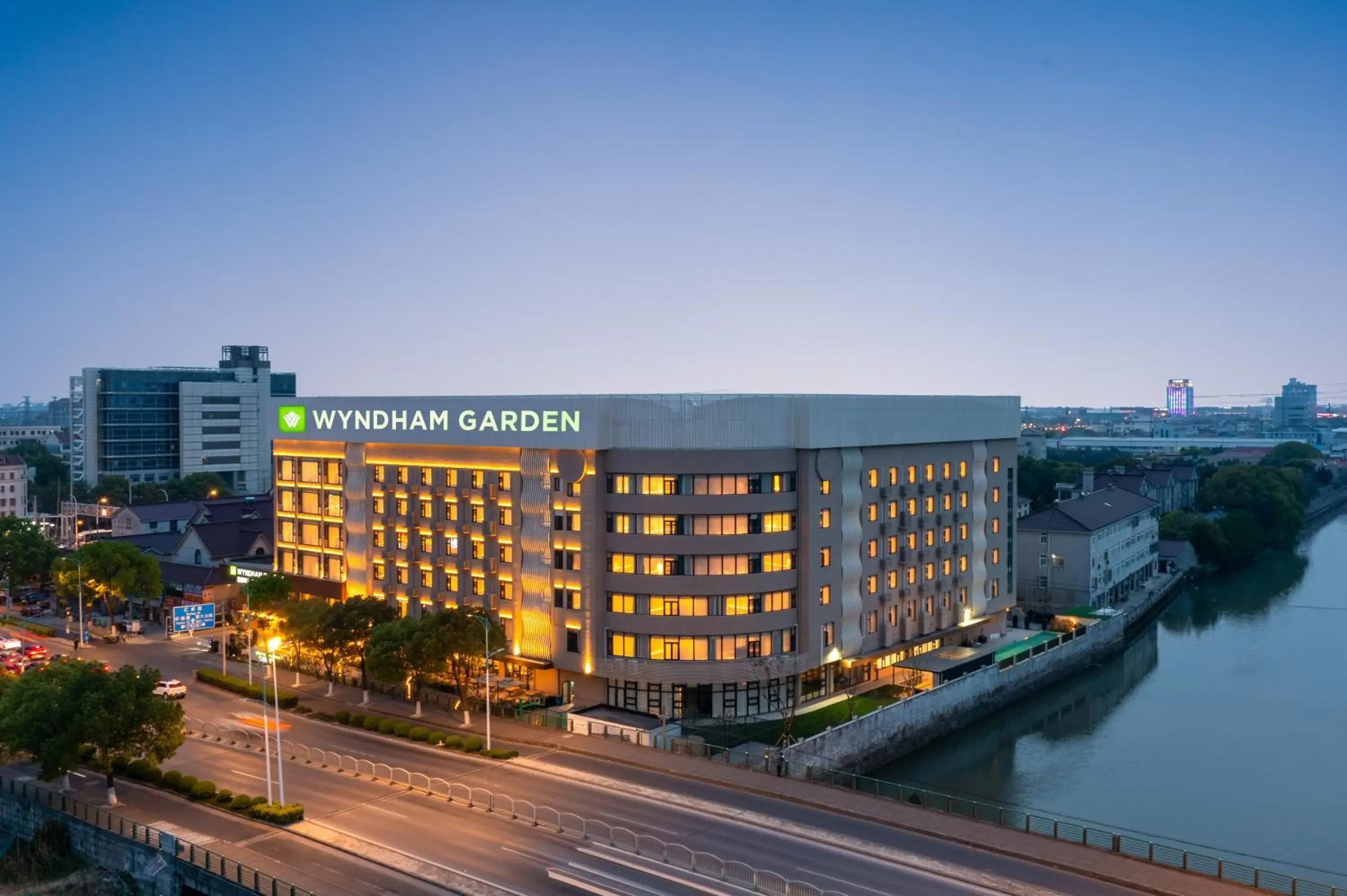 Property building in 上海浦东温德姆花园酒店 Wyndham Garden Shanghai Pudong Property building in 上海浦东温德姆花园酒店 Wyndham Garden Shanghai Pudong