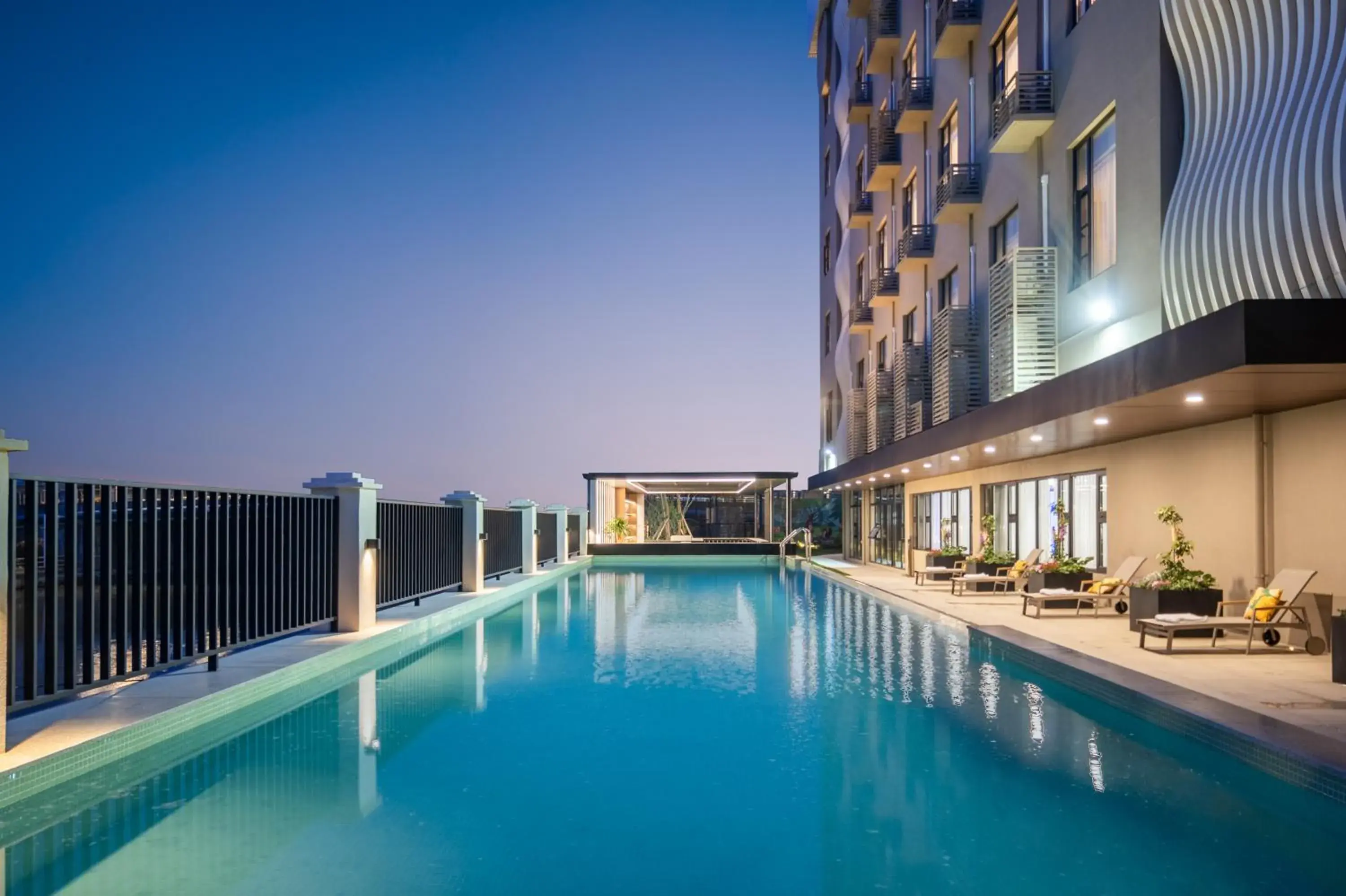 Swimming pool in 上海浦东温德姆花园酒店 Wyndham Garden Shanghai Pudong Swimming pool in 上海浦东温德姆花园酒店 Wyndham Garden Shanghai Pudong