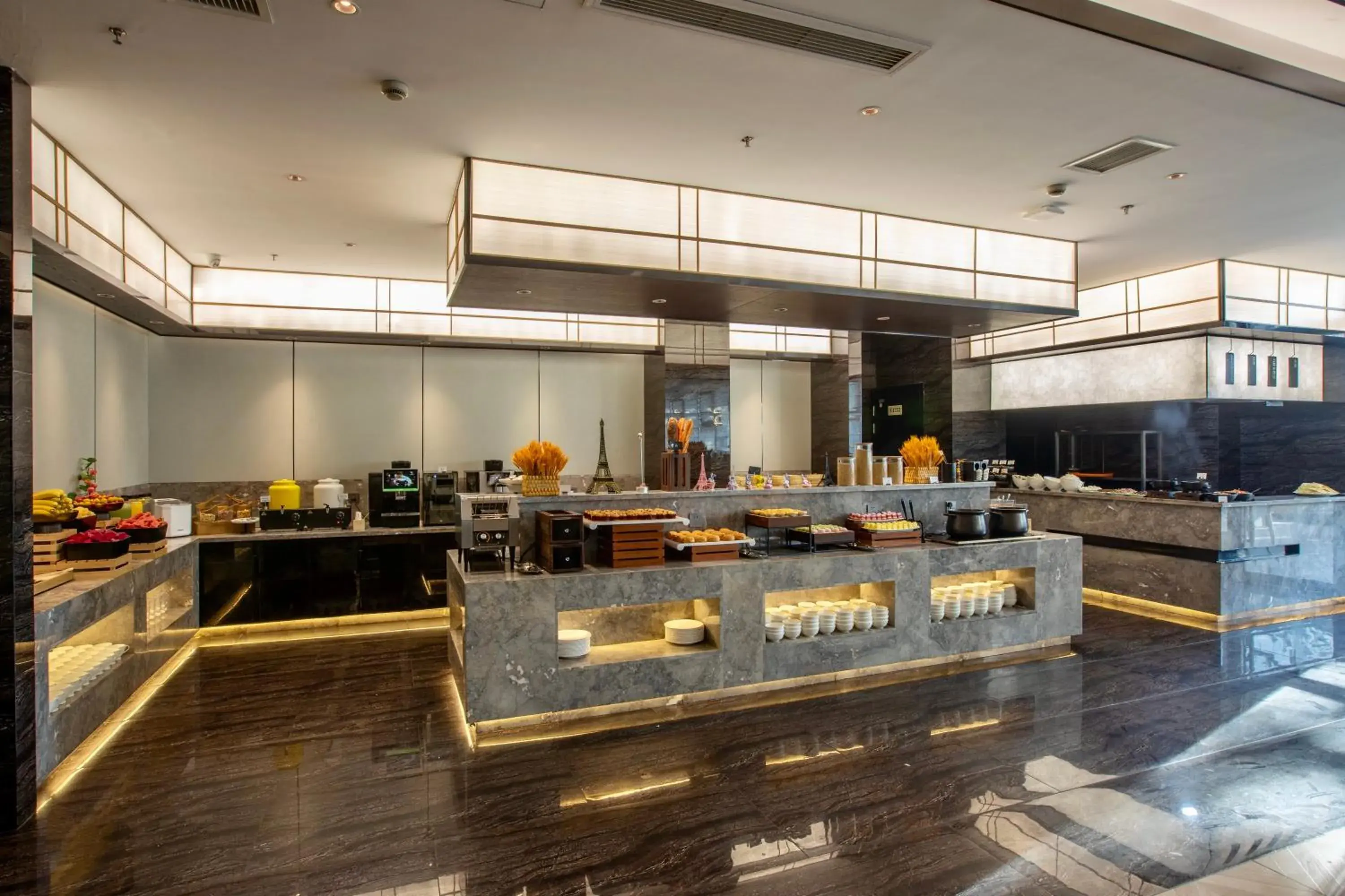 Buffet breakfast in 上海浦东温德姆花园酒店 Wyndham Garden Shanghai Pudong Buffet breakfast in 上海浦东温德姆花园酒店 Wyndham Garden Shanghai Pudong