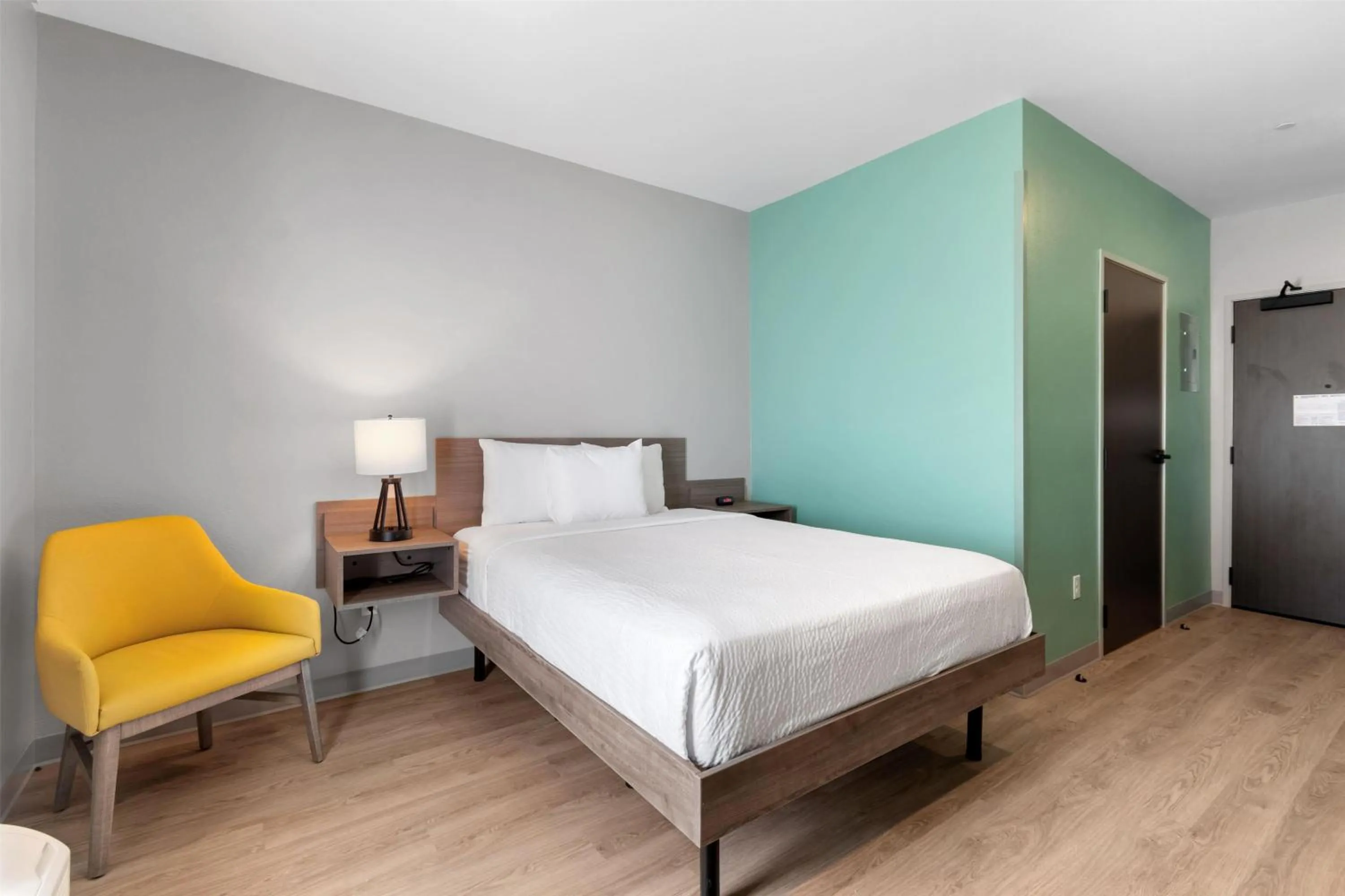 Photo of the whole room, Bed in ECHO Suites Extended Stay by Wyndham Houston Katy West