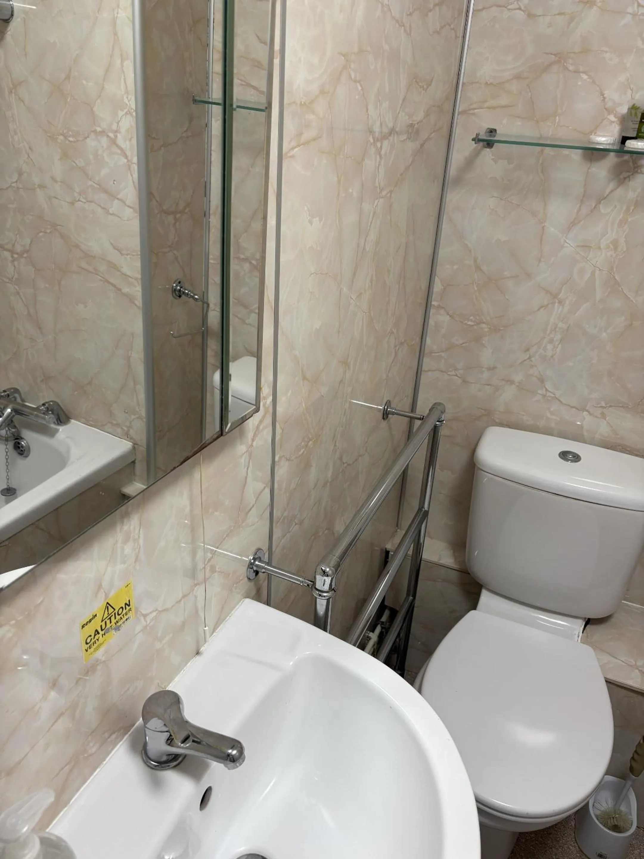 Bathroom in Roadhouse Llanwenarth