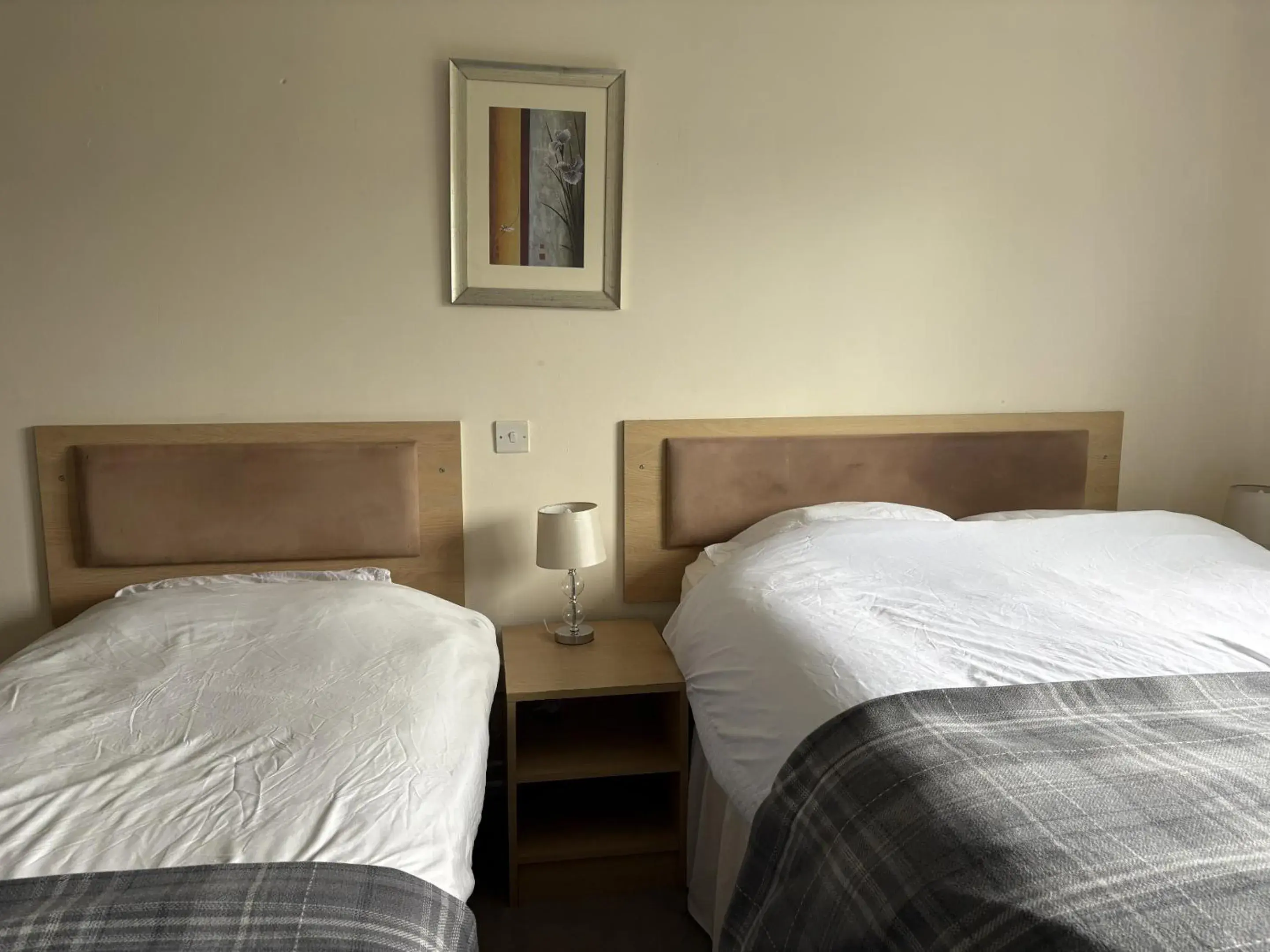 Standard Triple Room in Roadhouse Llanwenarth Standard Triple Room in Roadhouse Llanwenarth