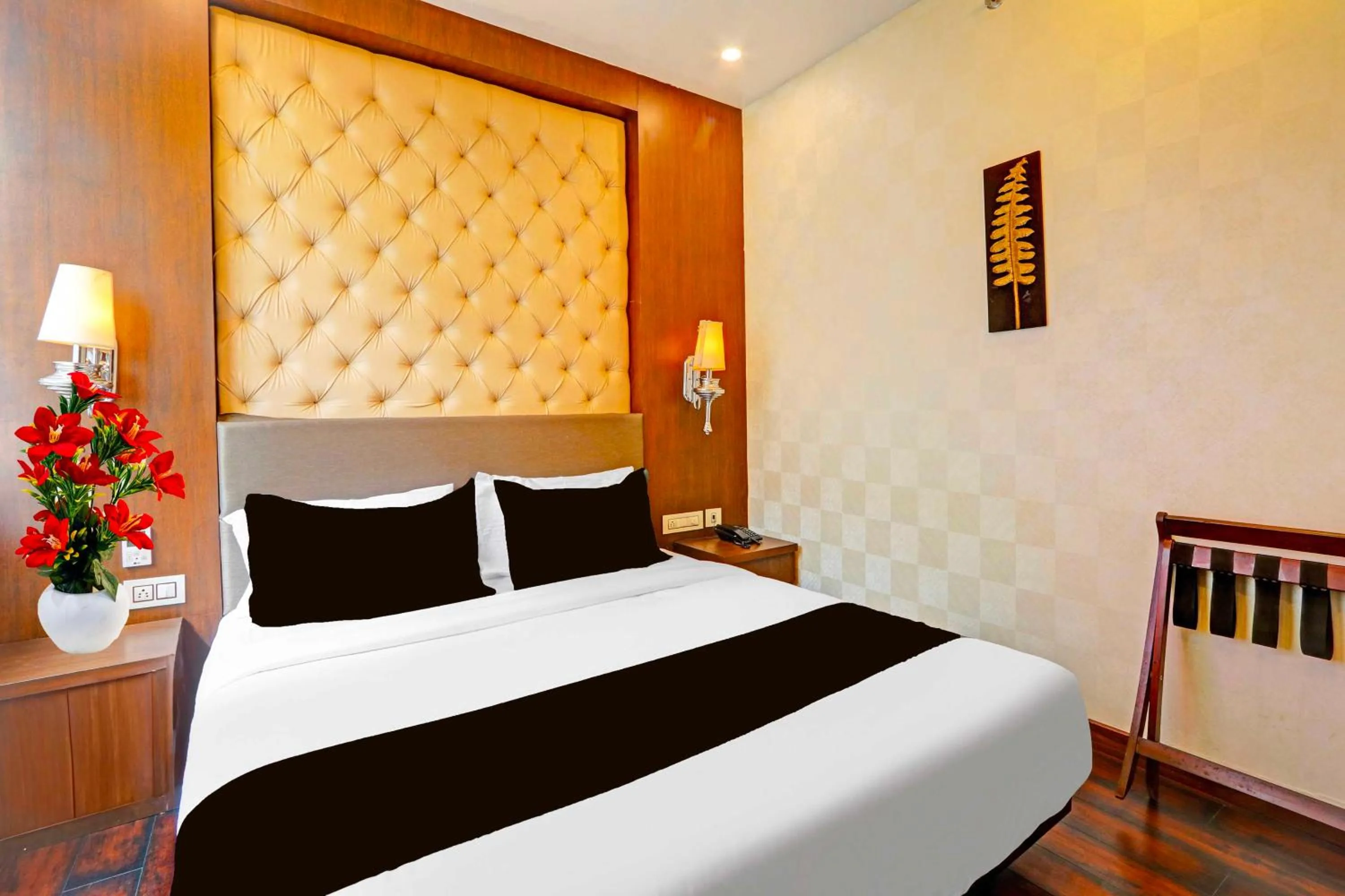 Bedroom, Bed in Townhouse Sitabuldi Railway Station