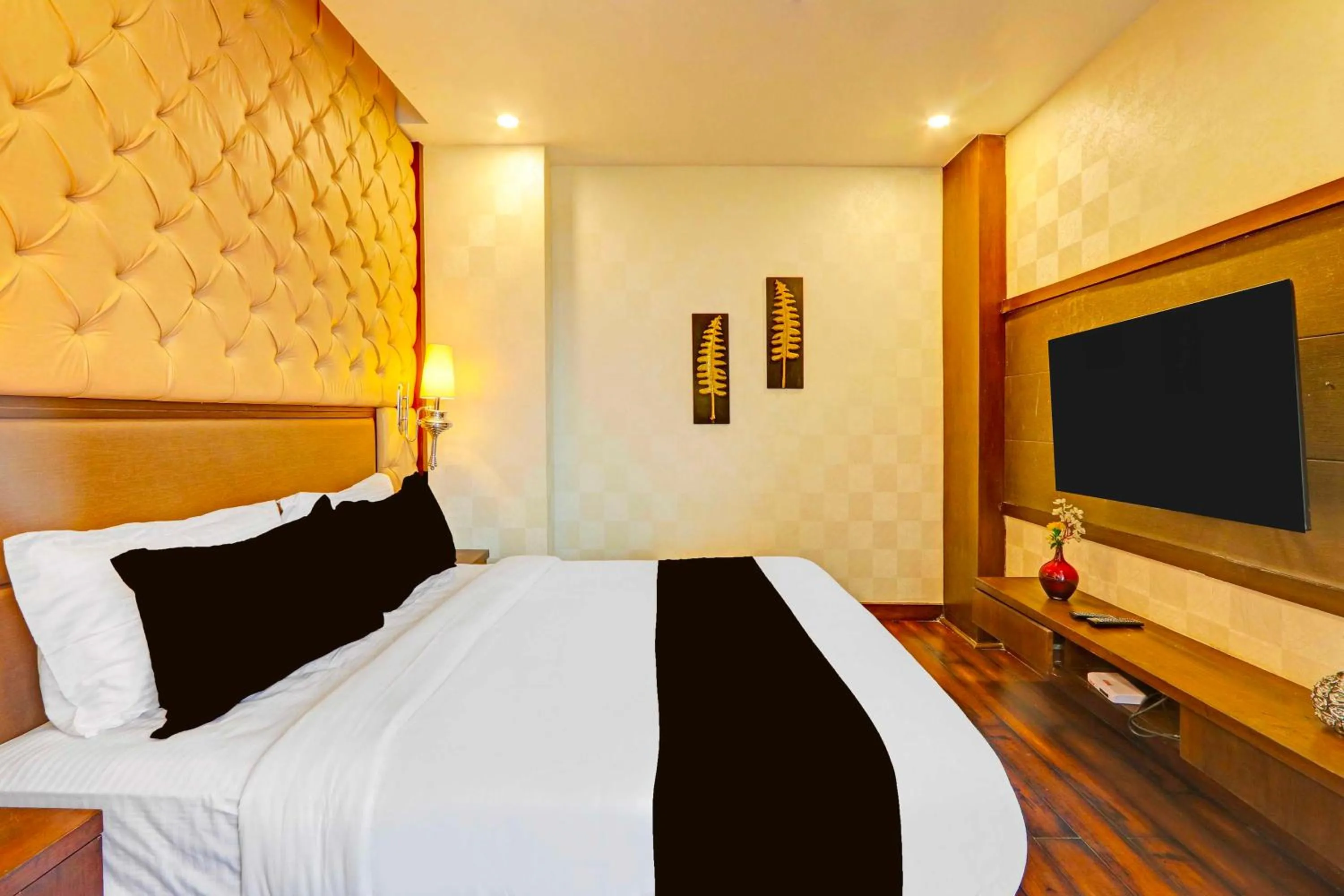 Bedroom, Bed in Townhouse Sitabuldi Railway Station
