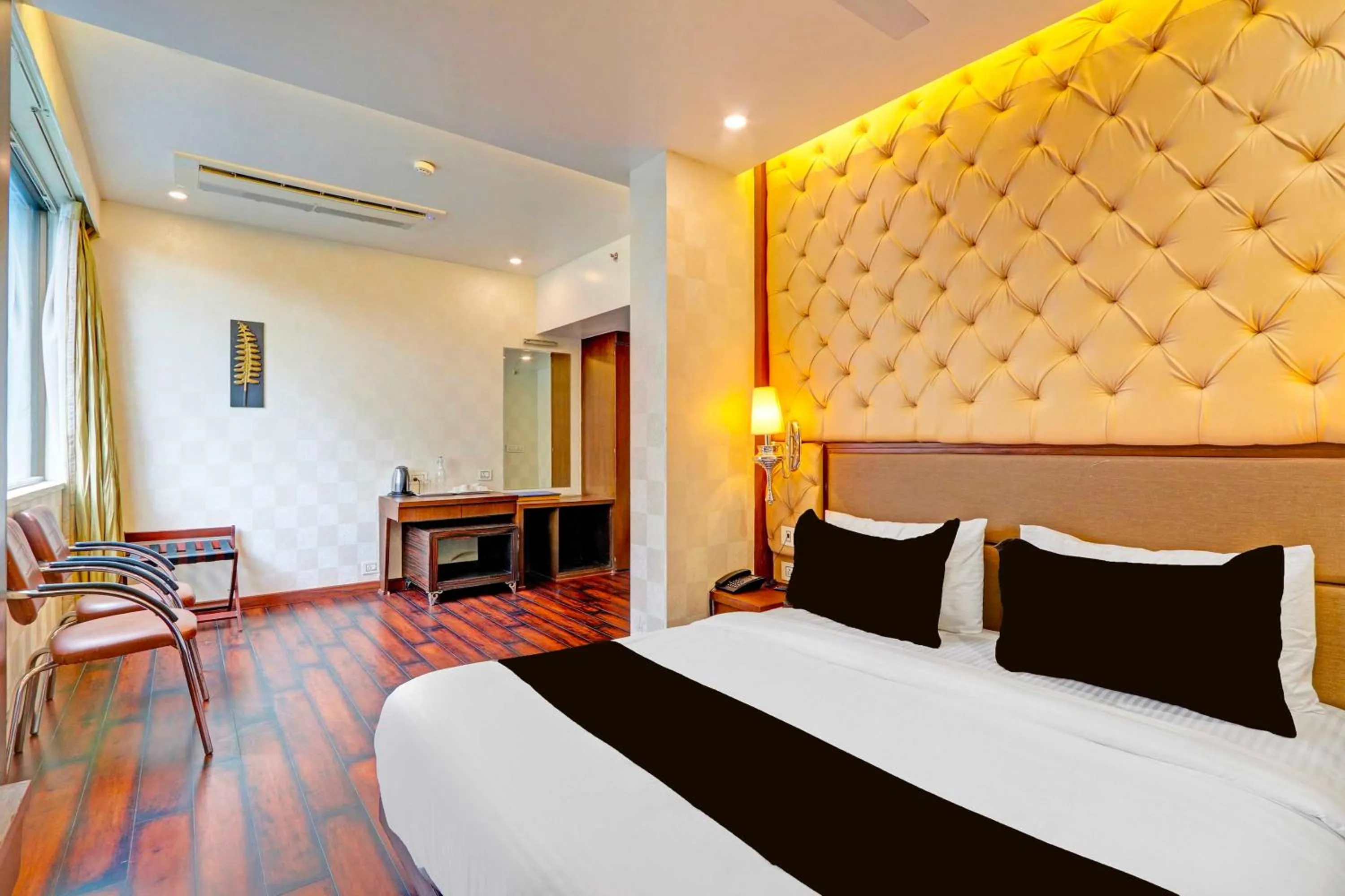 Bedroom, Bed in Townhouse Sitabuldi Railway Station