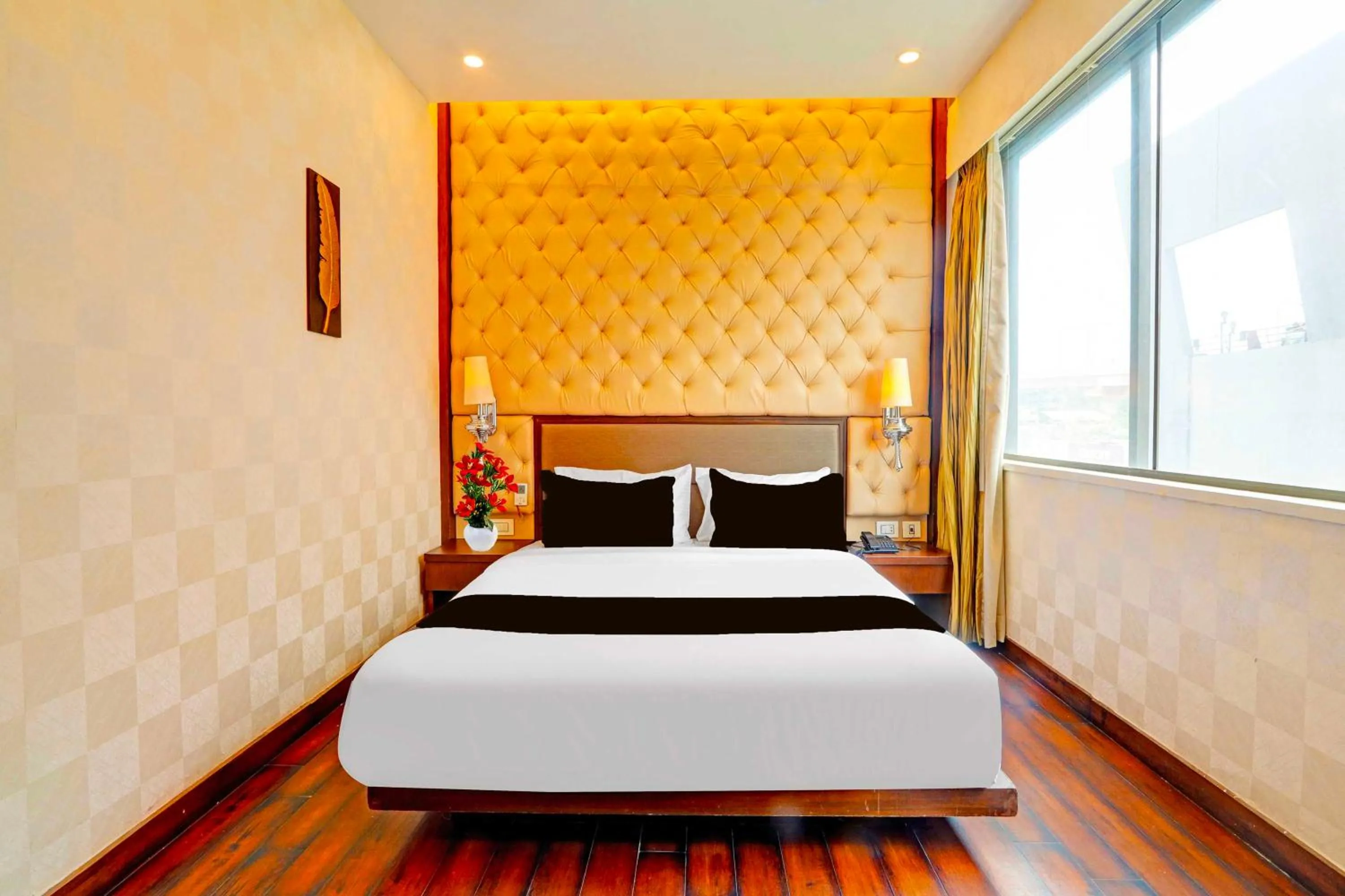 Bedroom, Bed in Townhouse Sitabuldi Railway Station