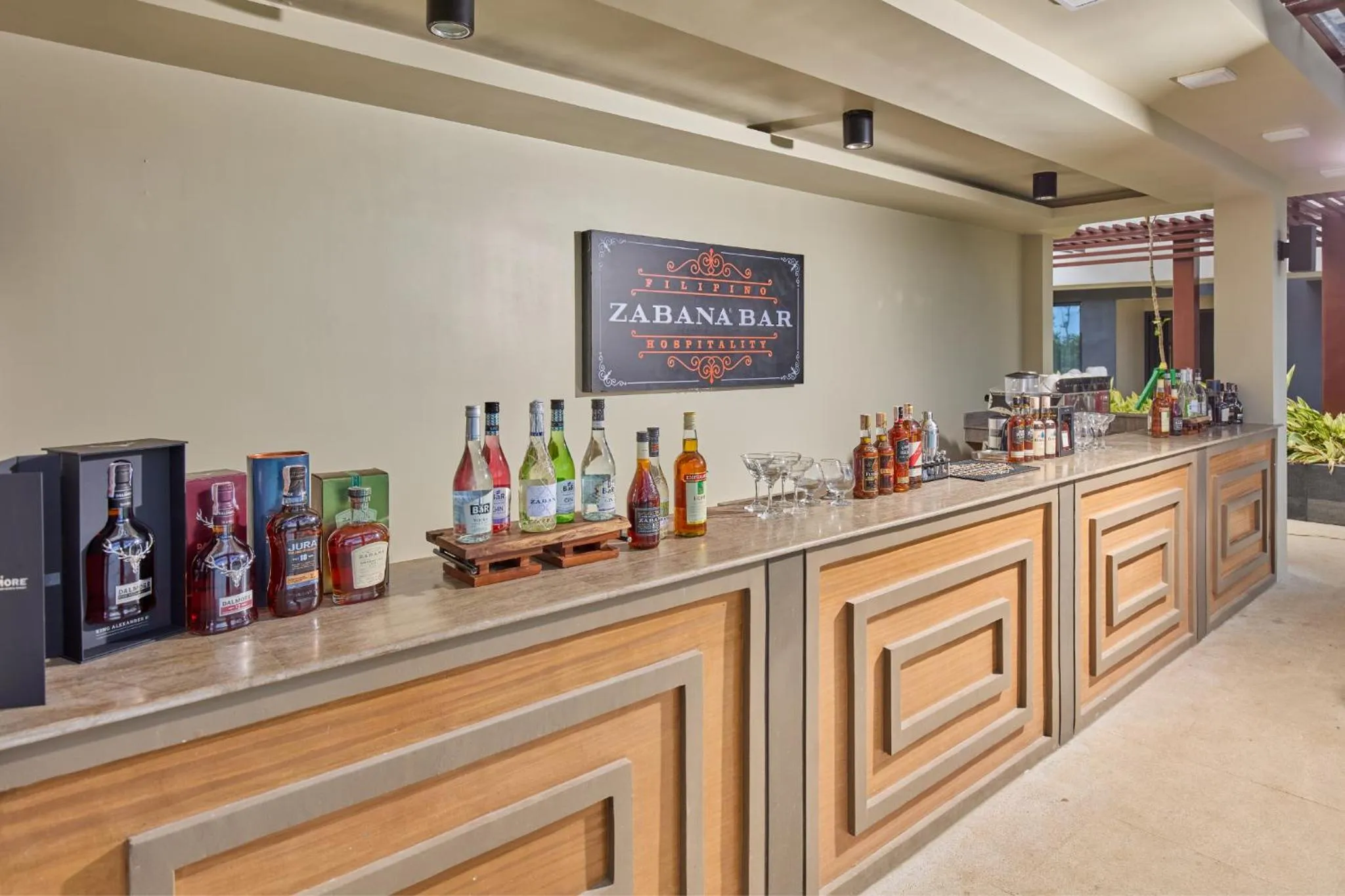 Lounge or bar in Chancellor Hotel Boracay