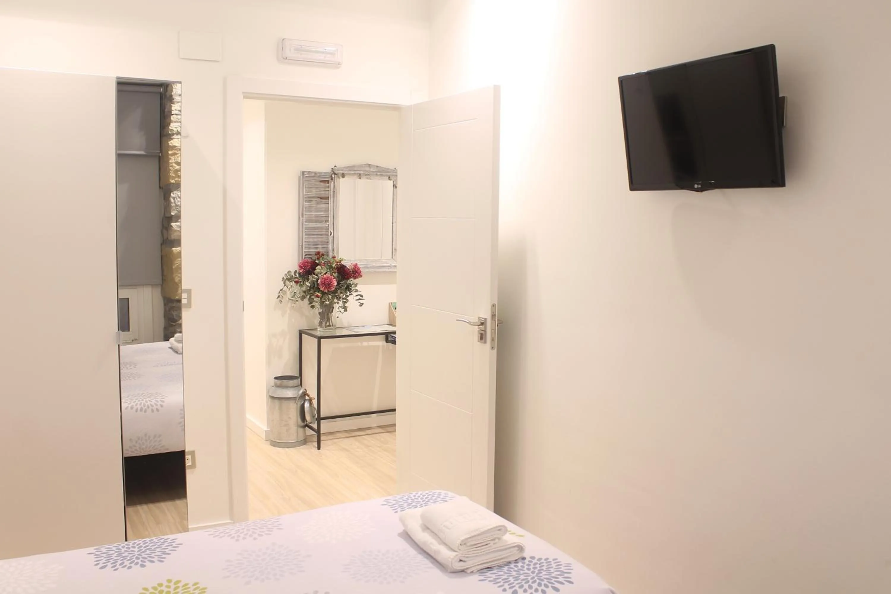 Photo of the whole room, Bed in Talaia HT