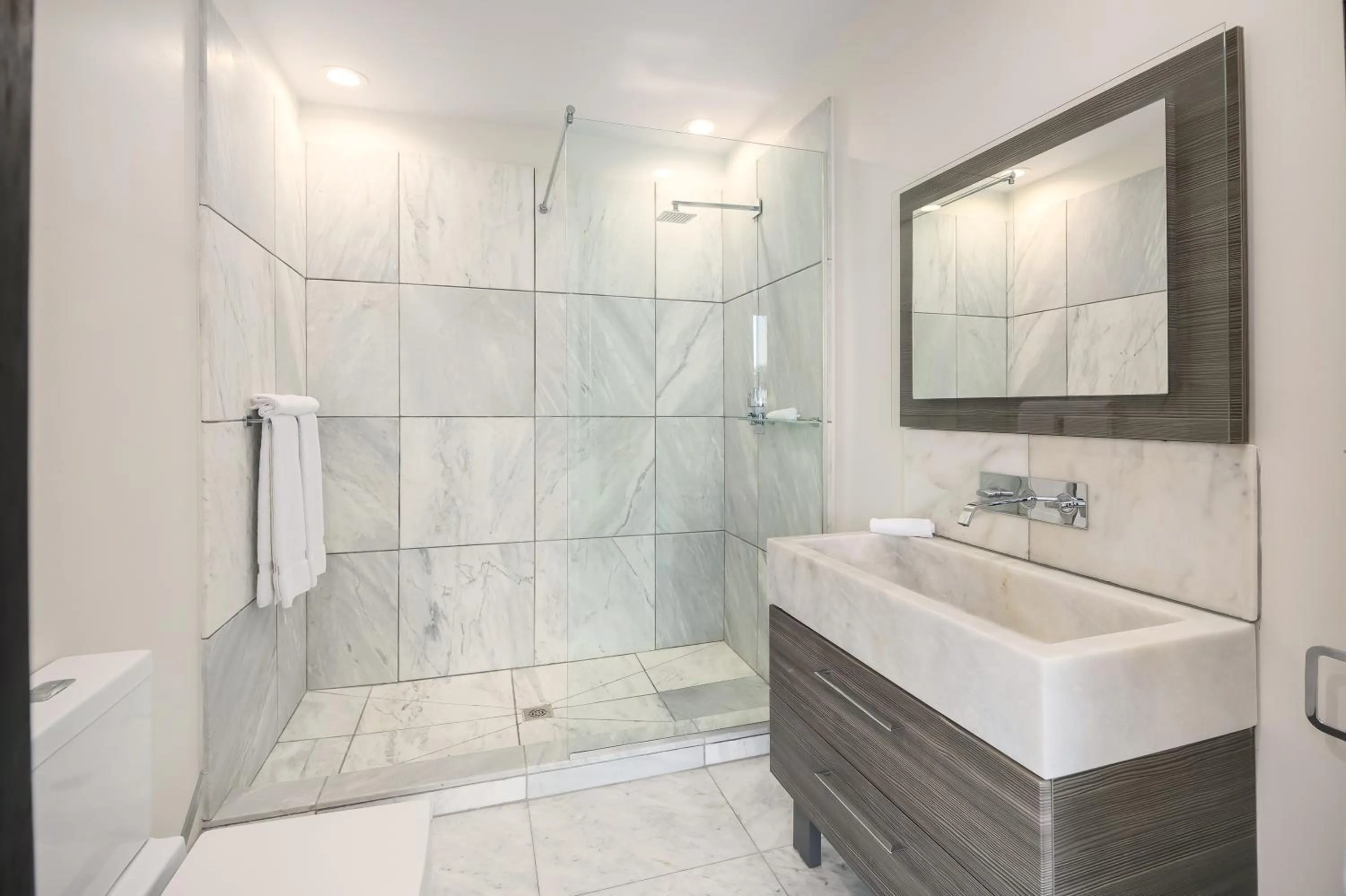 Bathroom in Tamarind Hills Resort & Villas