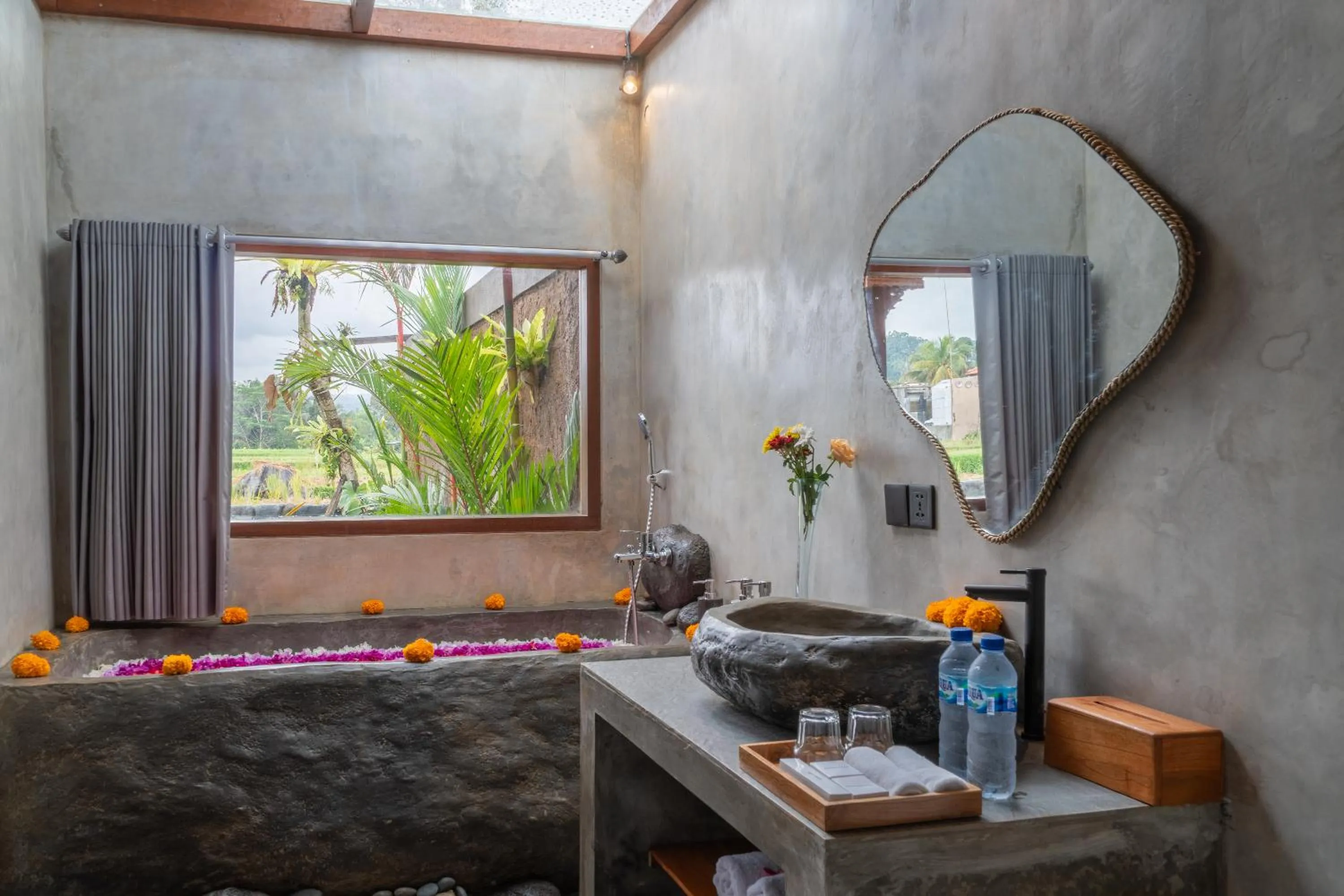 Bath in Seelong Villa Ubud by Dhananjaya Hospitality