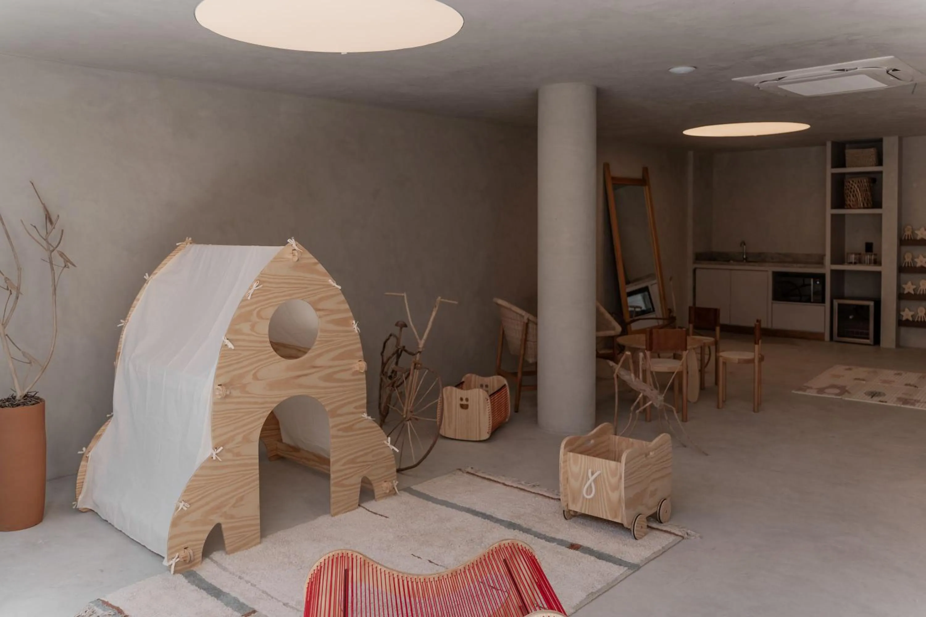 children in Mana Cumbuco Hotel