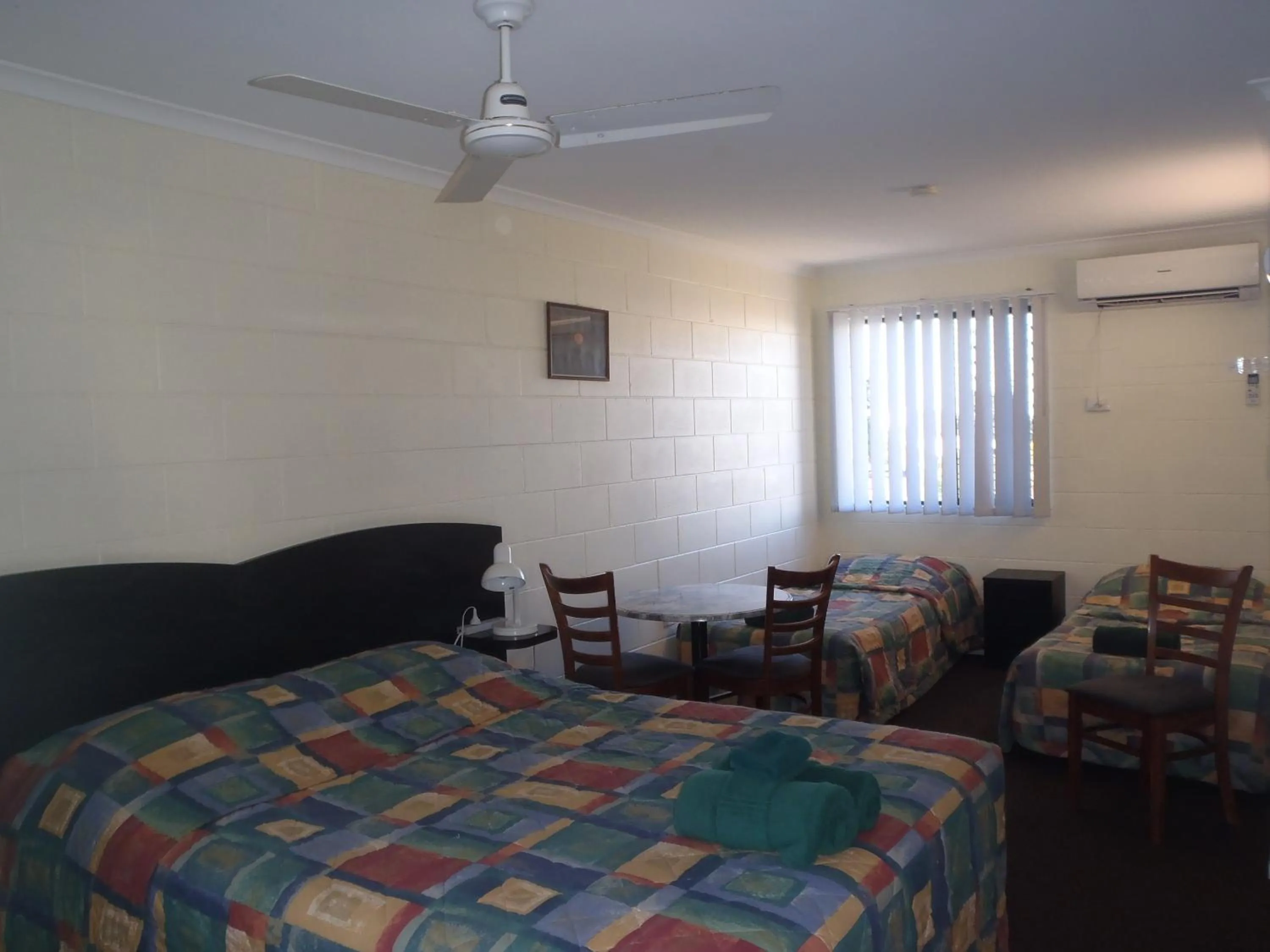 Bed in Harbour Lodge Motel