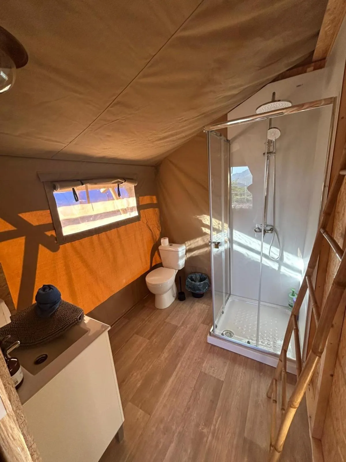 Shower in Hotel Masai Mara Appartements & Glamping