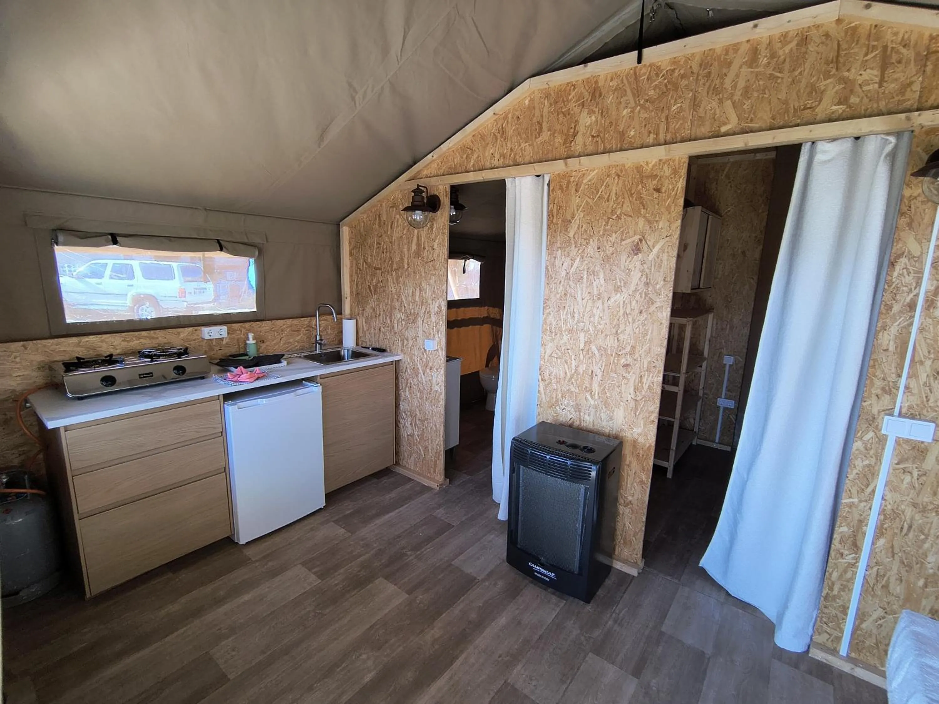 Kitchen or kitchenette in Hotel Masai Mara Appartements & Glamping