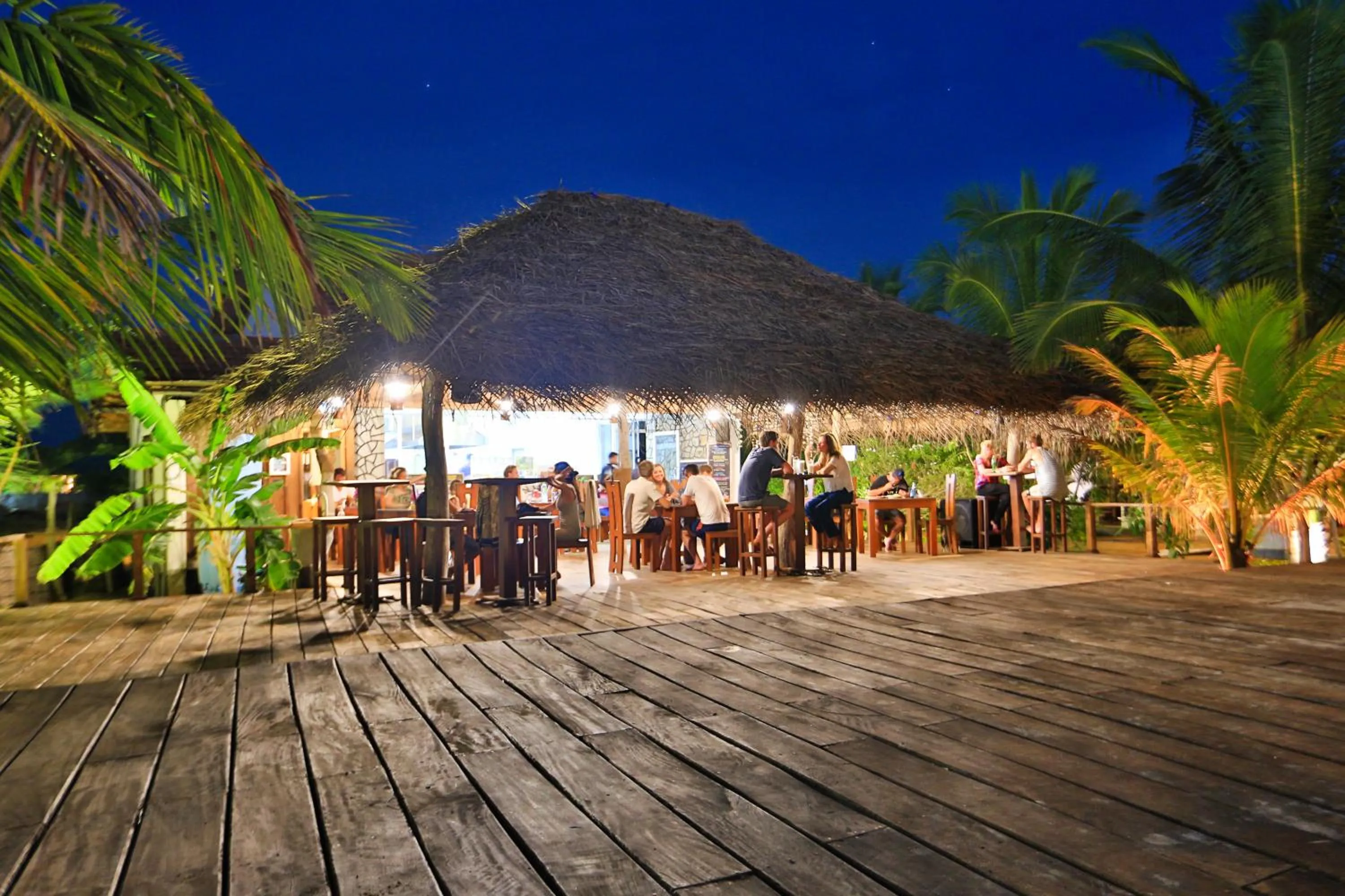 Restaurant/places to eat in Paper Moon Kudils