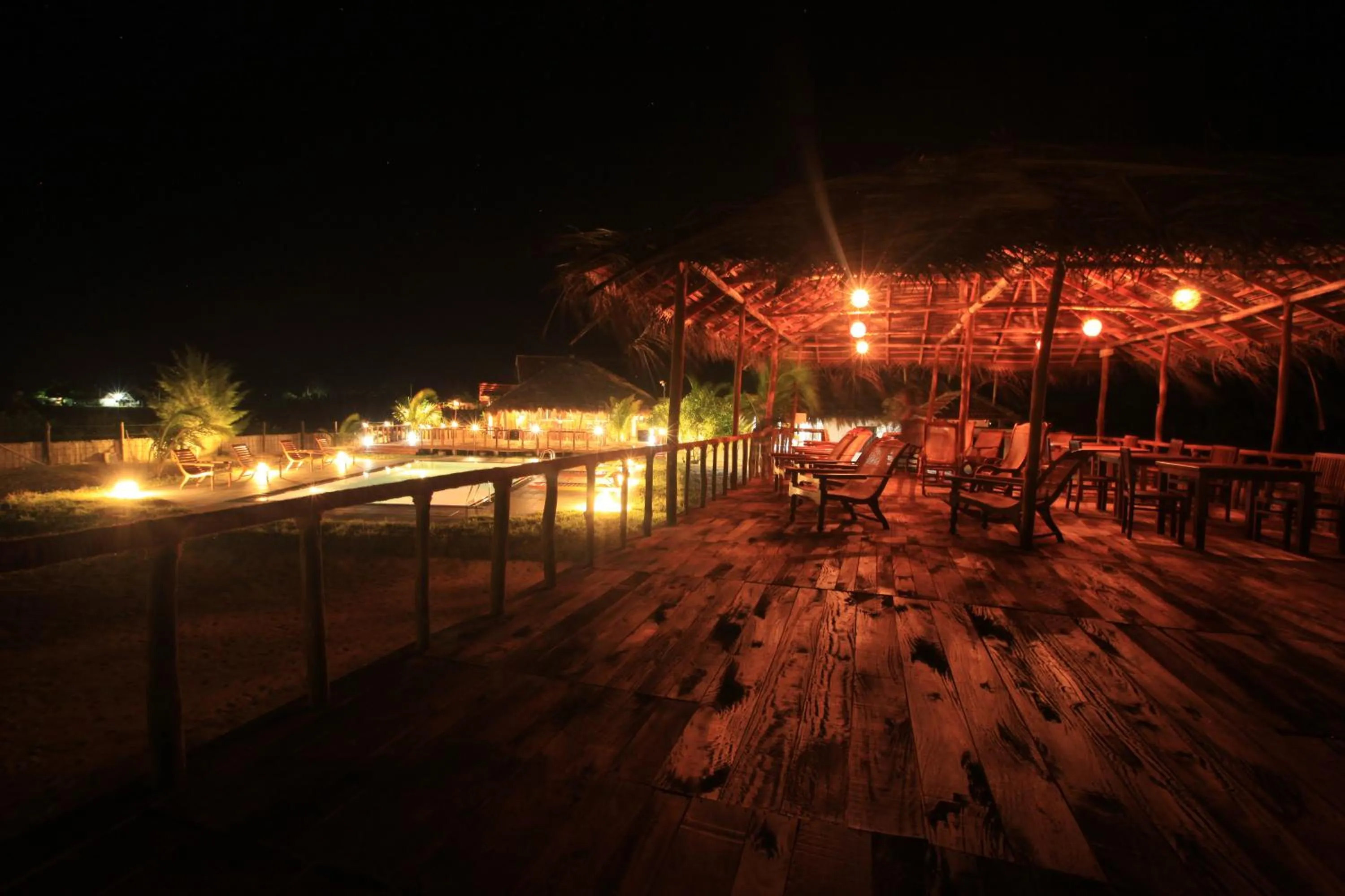 Night in Paper Moon Kudils