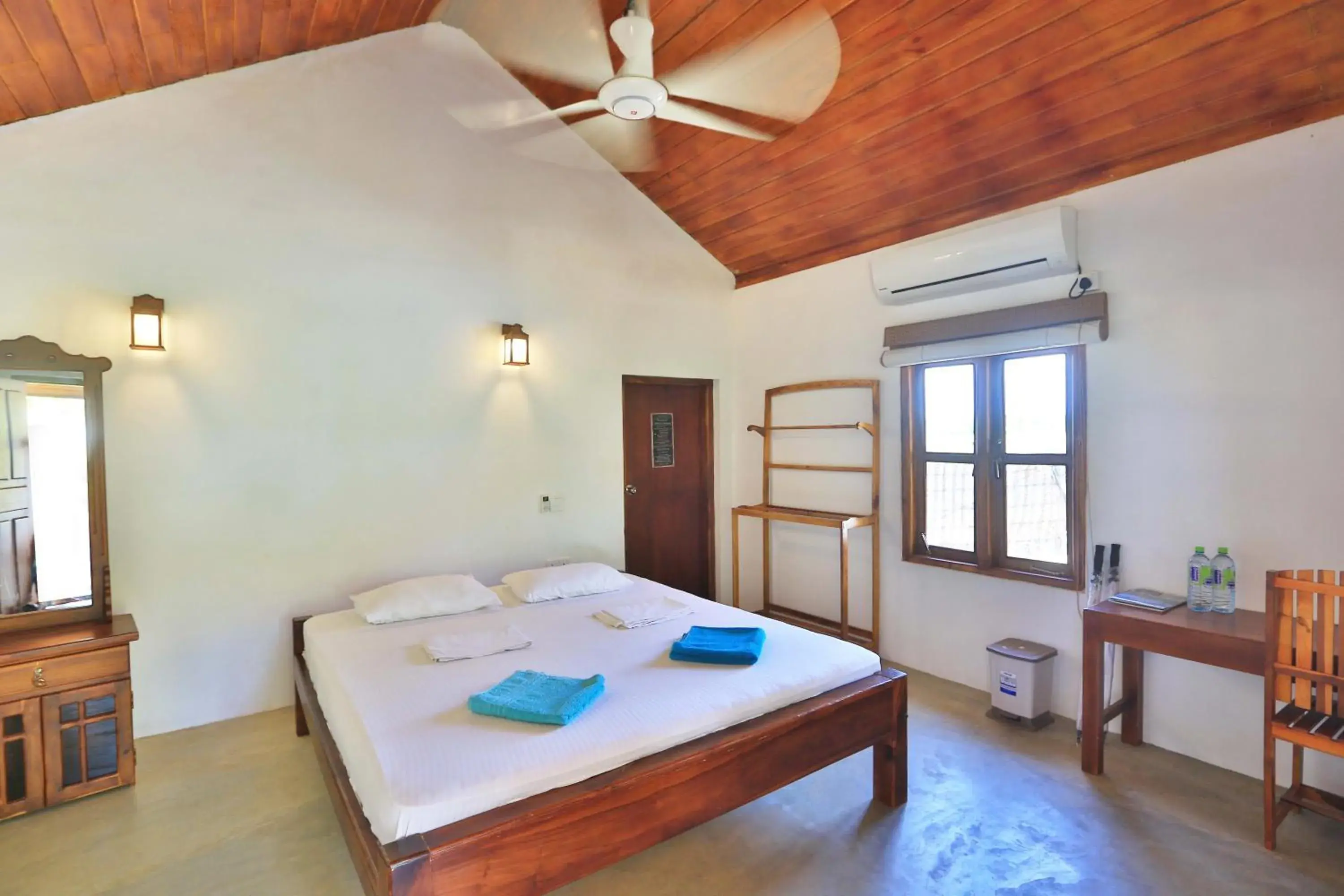 Double Room Restaurant Side in Paper Moon Kudils Double Room Restaurant Side in Paper Moon Kudils