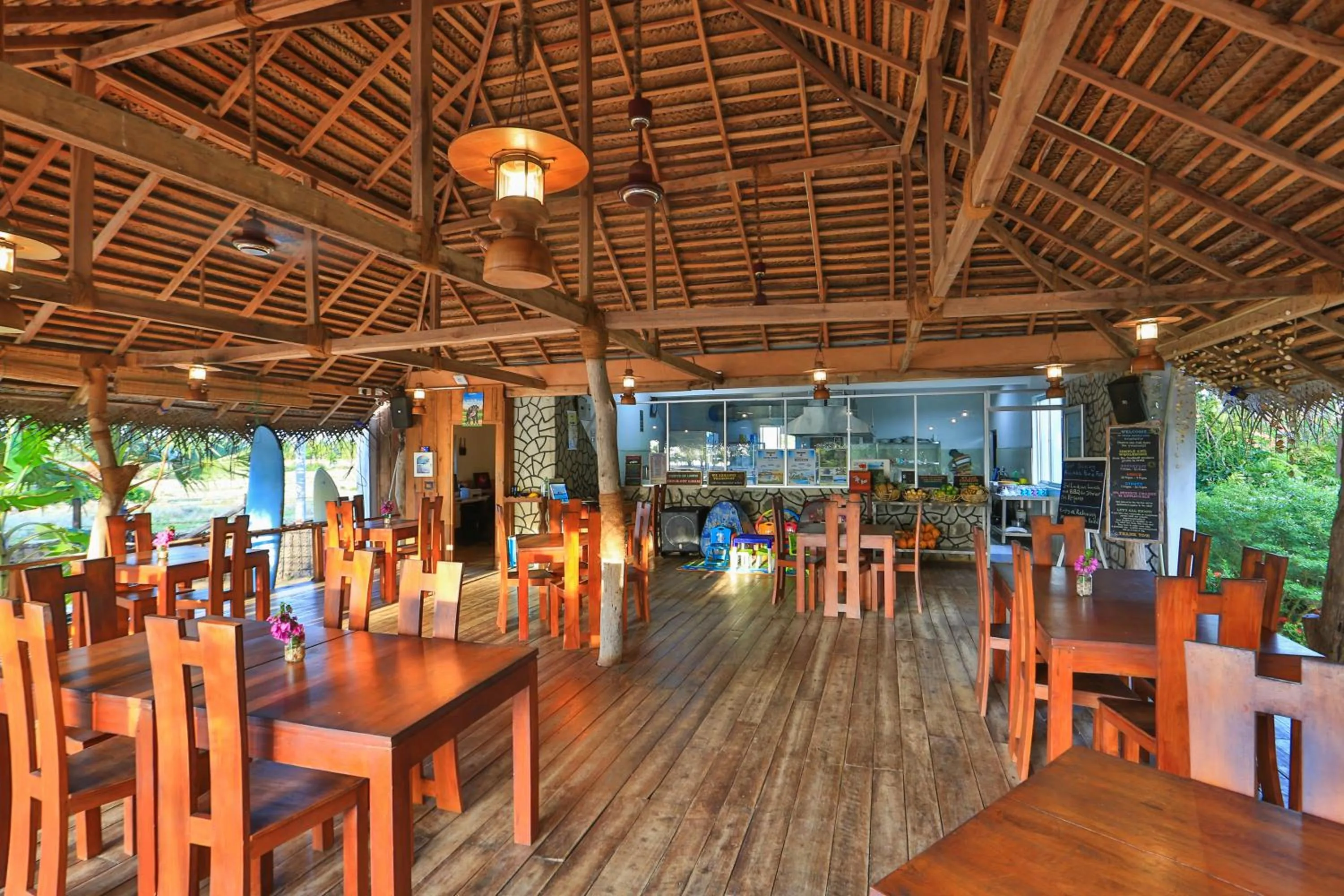 Restaurant/places to eat in Paper Moon Kudils