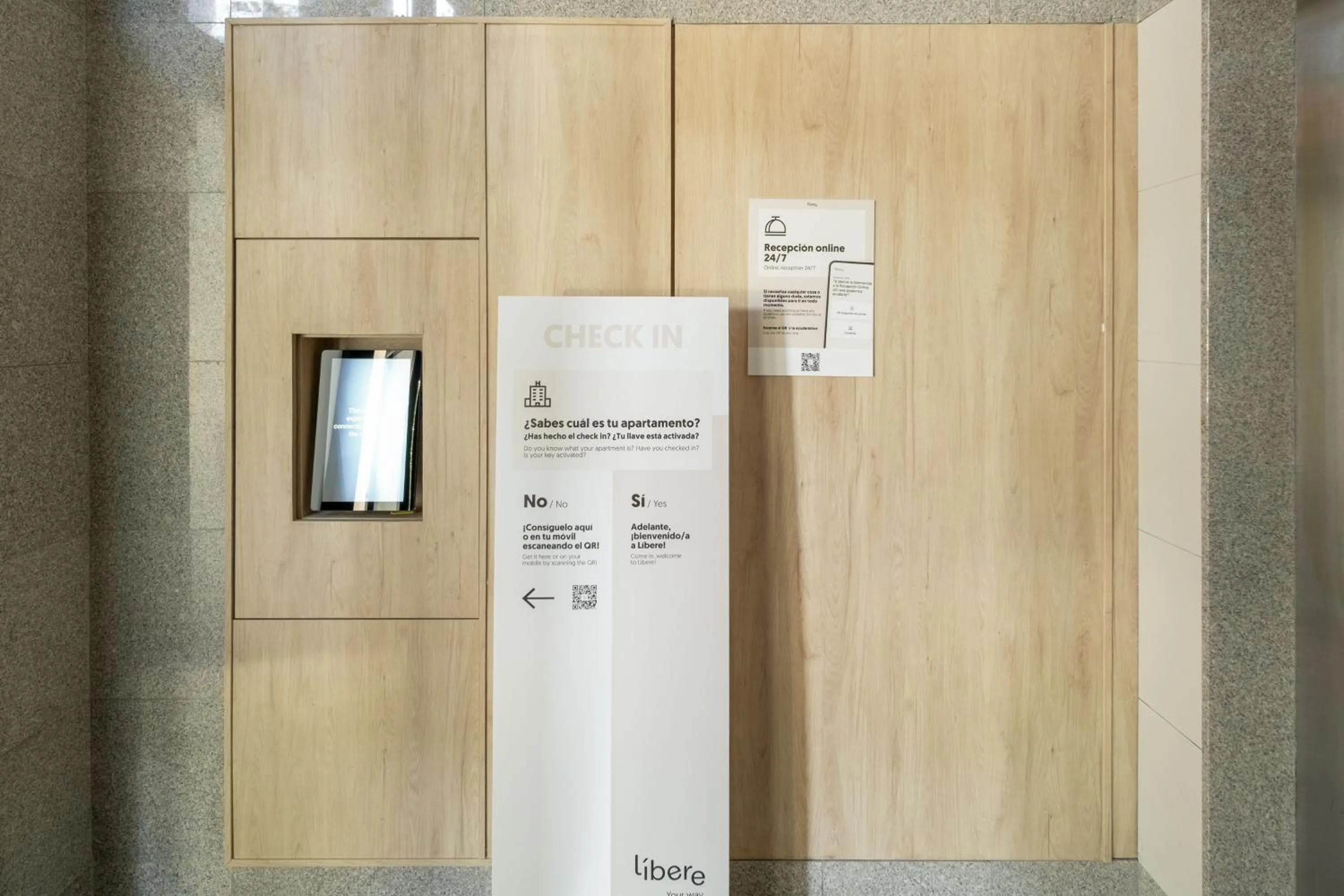 Lobby or reception in Líbere Pamplona Universidad