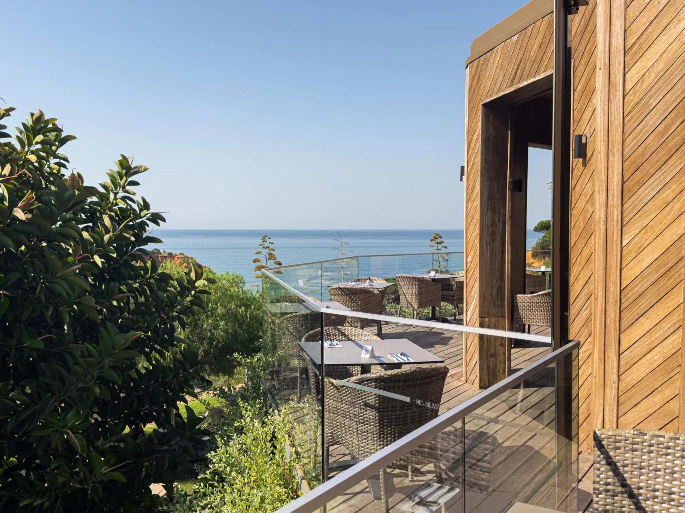 Restaurant/places to eat in 3HB Falesia Beach Restaurant/places to eat in 3HB Falesia Beach