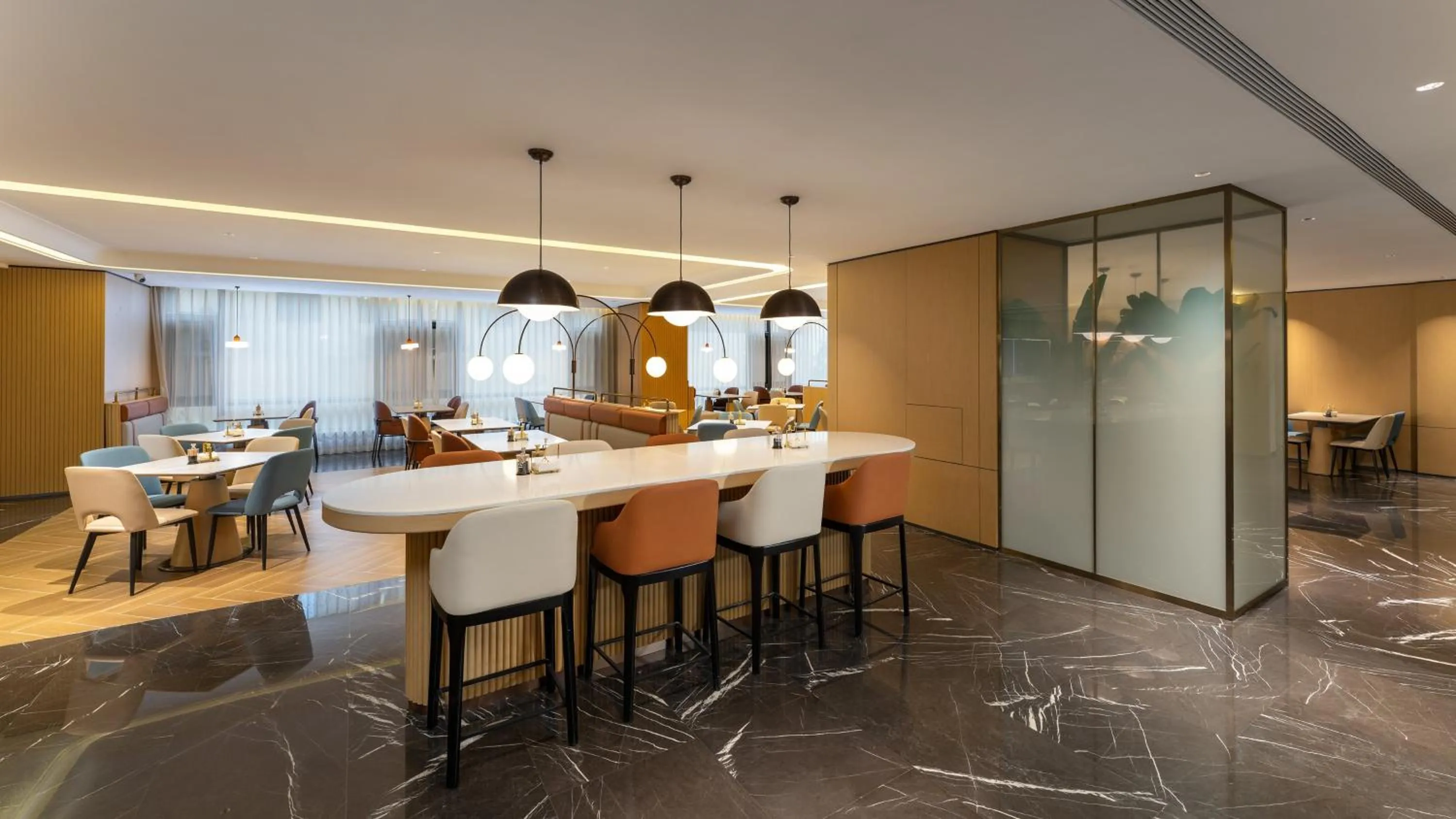 Restaurant/places to eat in Holiday Inn Express Lijiang Ancient Town by IHG