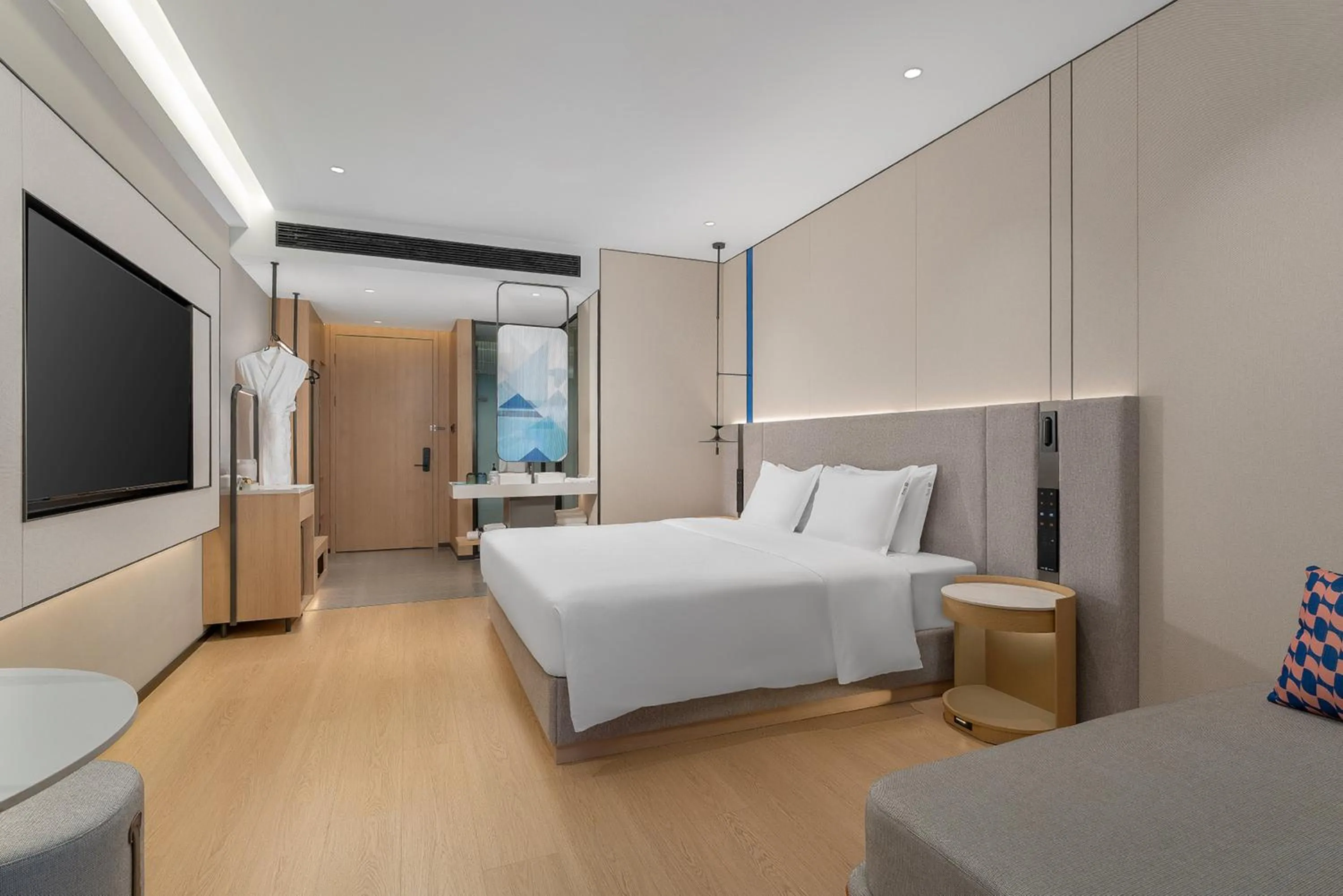 Photo of the whole room, Bed in Holiday Inn Express Lijiang Ancient Town by IHG