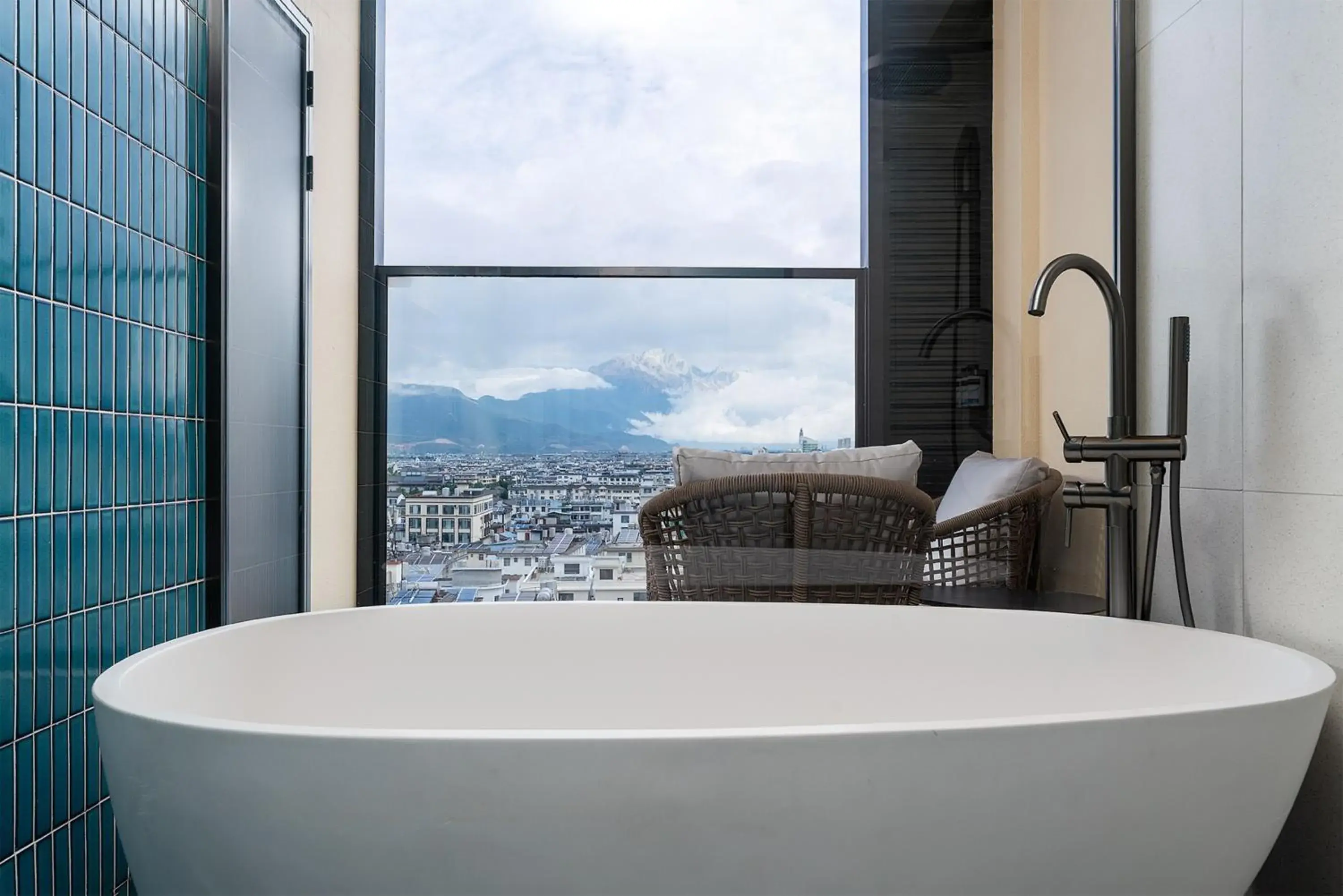 King Suite with Balcony and Snow Mountain View in Holiday Inn Express Lijiang Ancient Town by IHG King Suite with Balcony and Snow Mountain View in Holiday Inn Express Lijiang Ancient Town by IHG