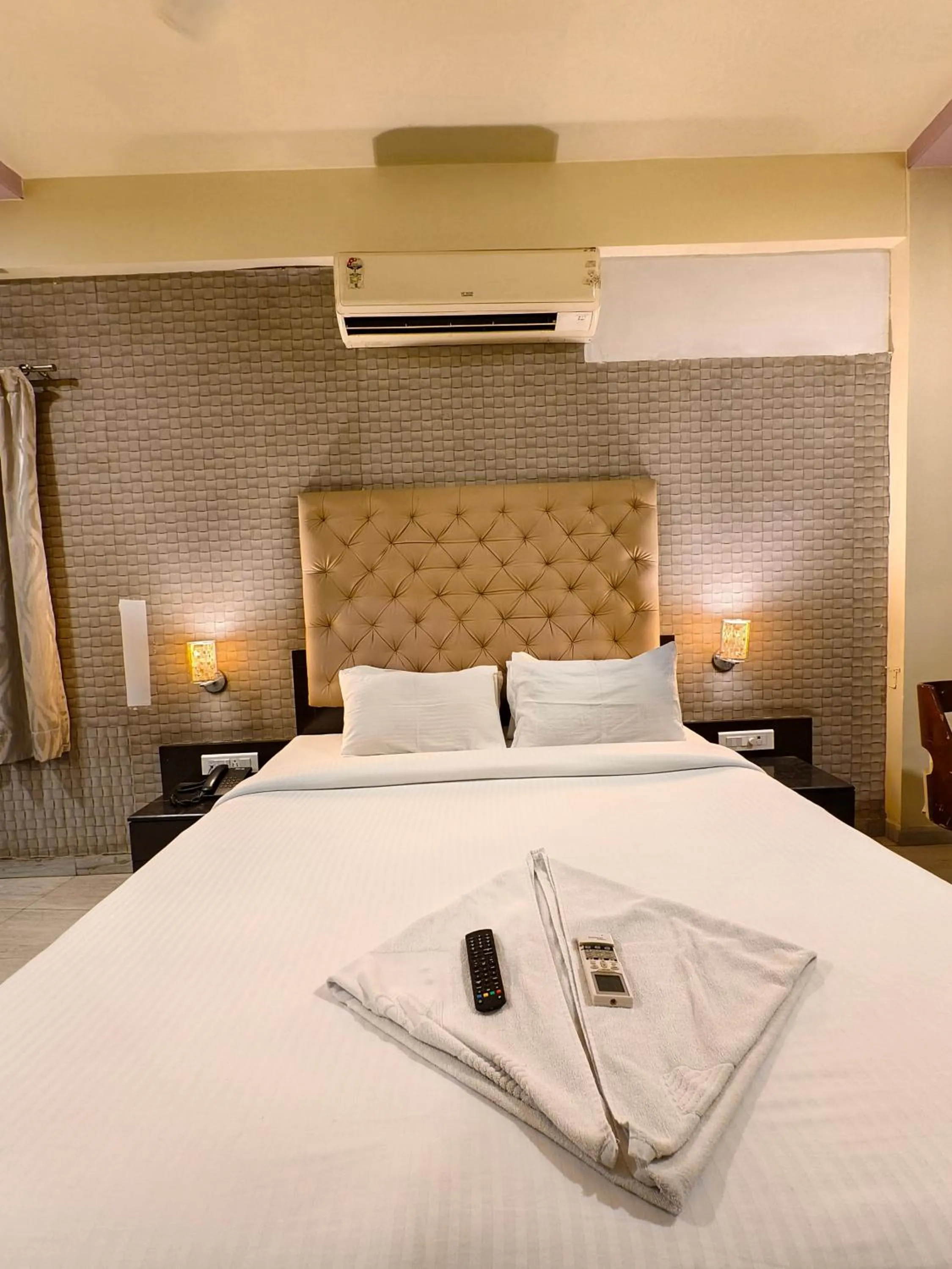 Bed in Hotel Vaishnavi