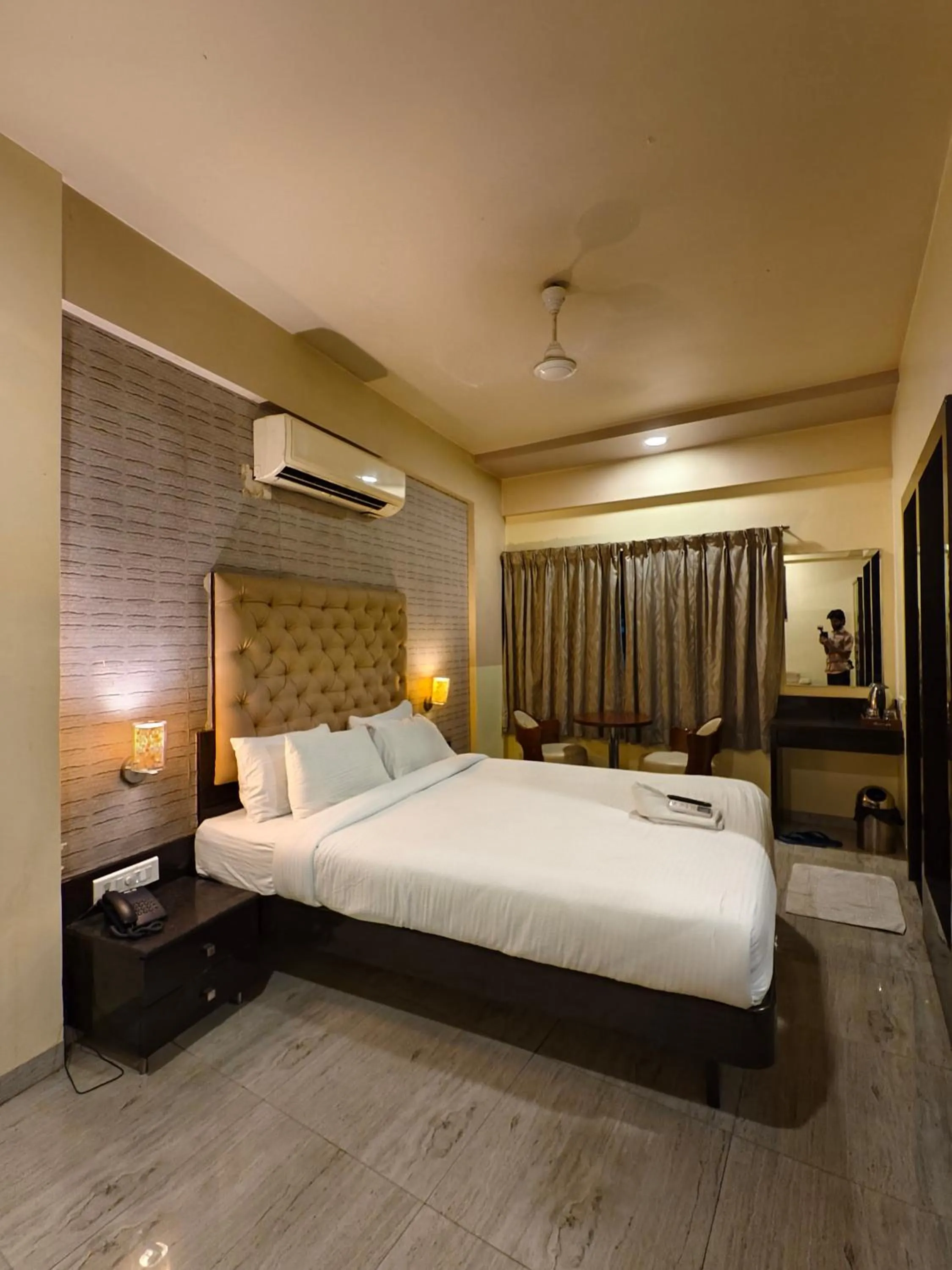 Bedroom, Bed in Hotel Vaishnavi