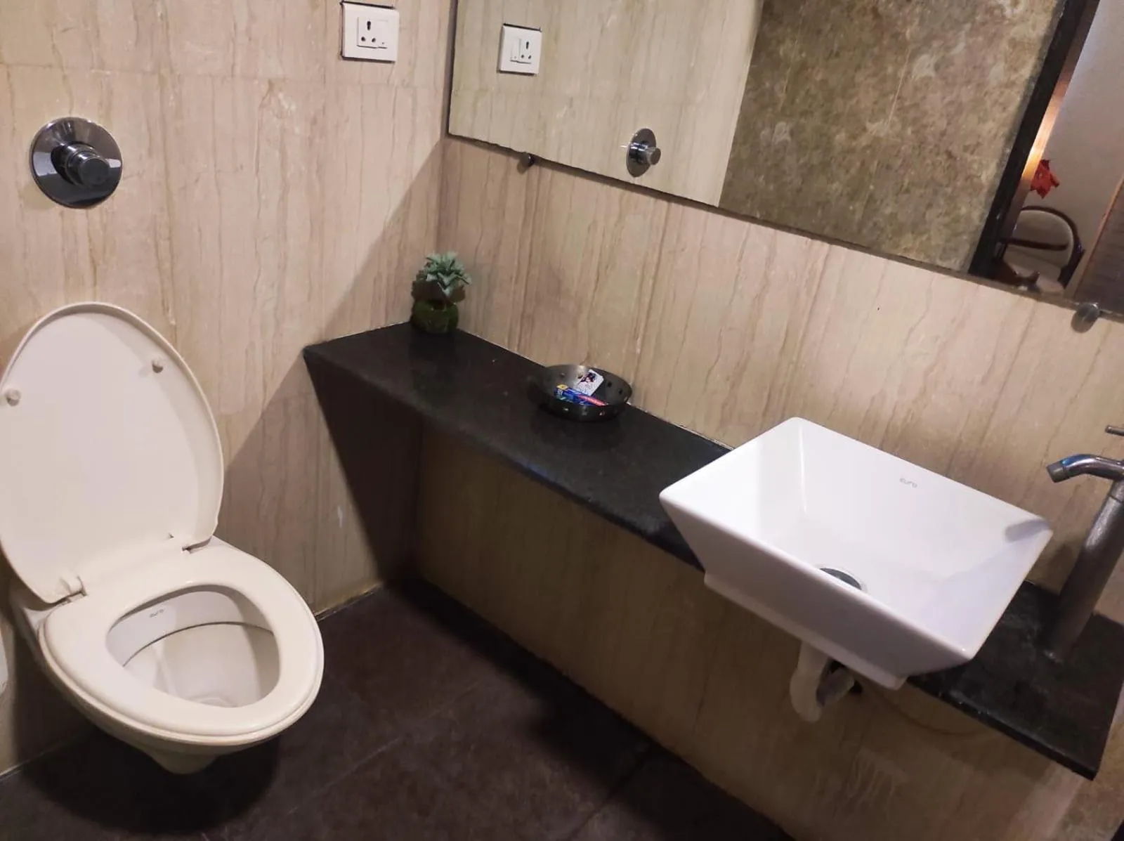 Bathroom in Hotel Vaishnavi