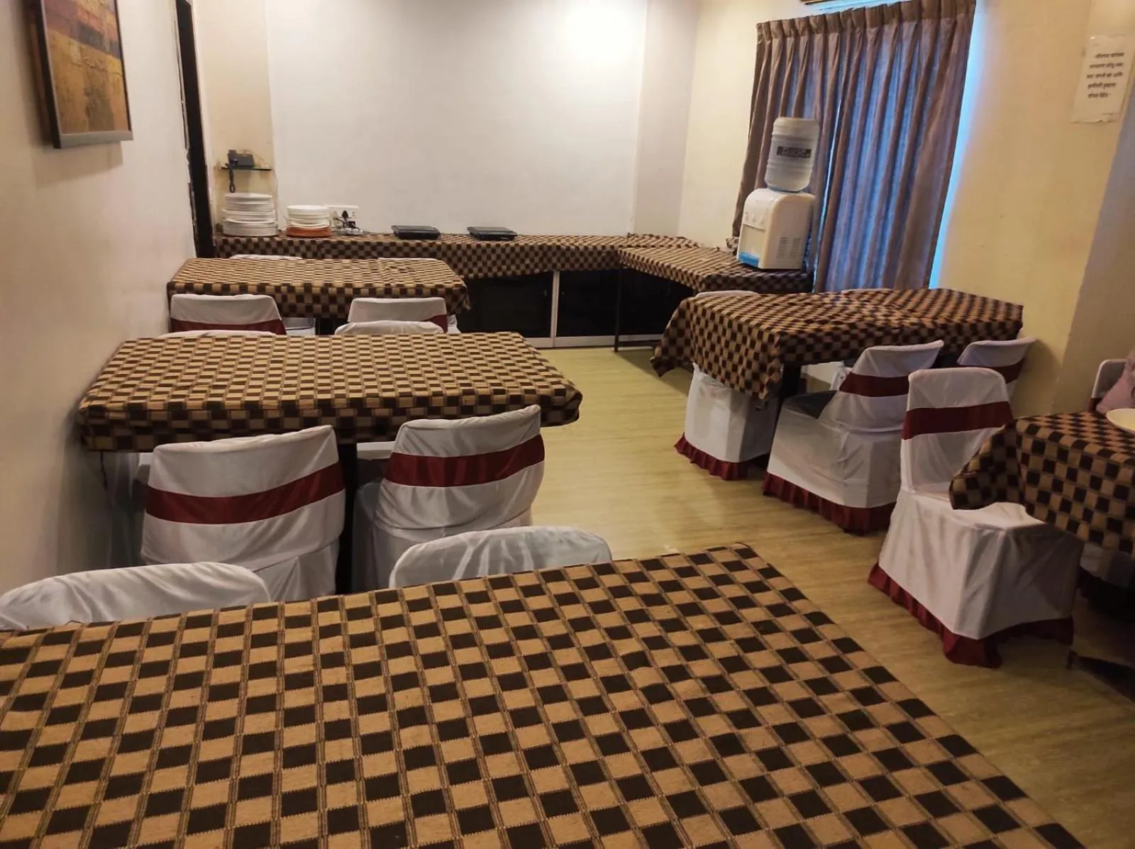 Restaurant/places to eat, Bed in Hotel Vaishnavi