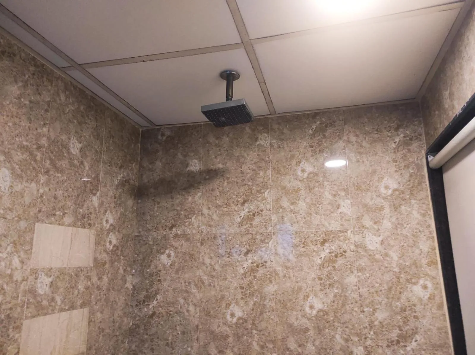 Bathroom in Hotel Vaishnavi