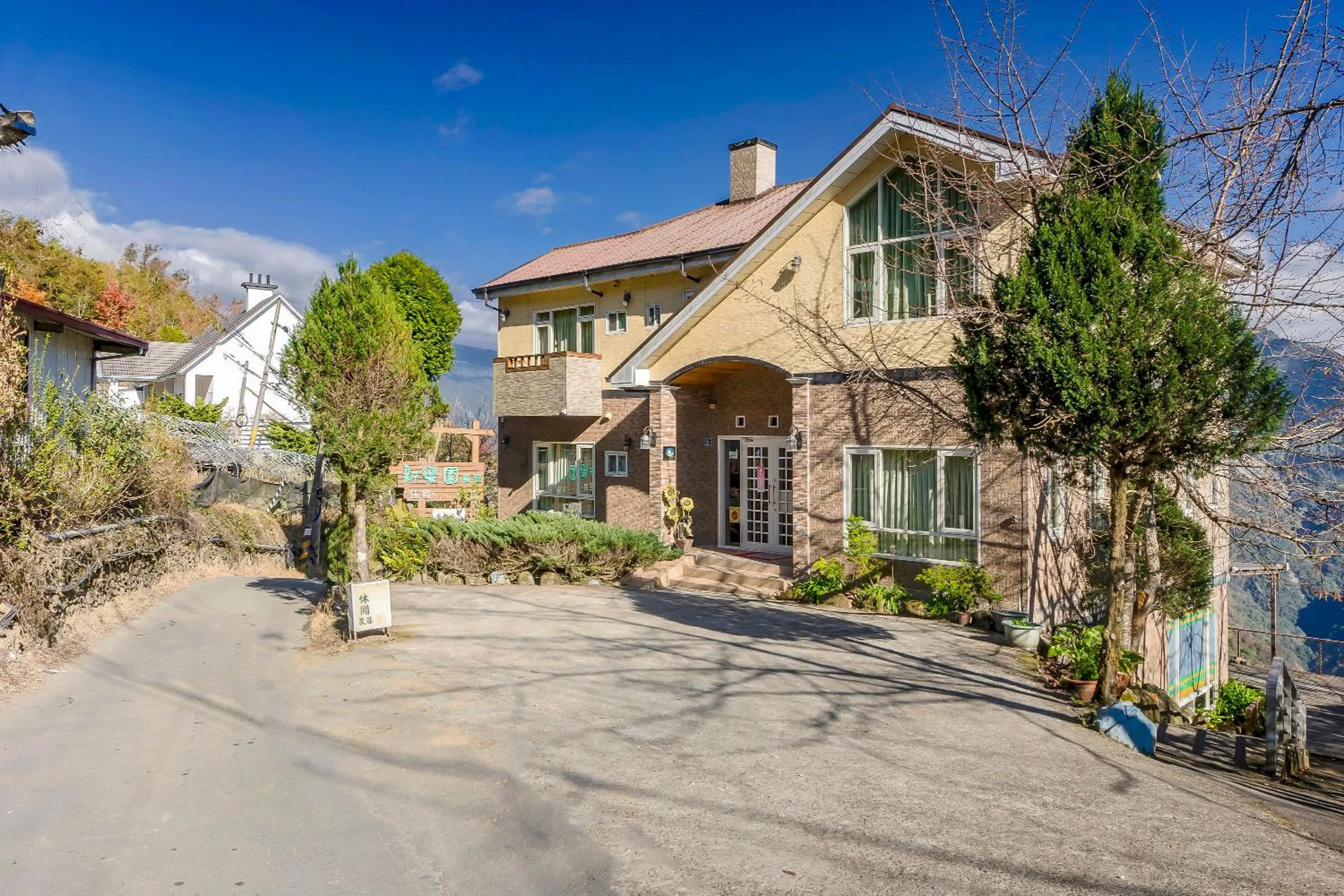 Property building in Chingjing New Paradise B&B