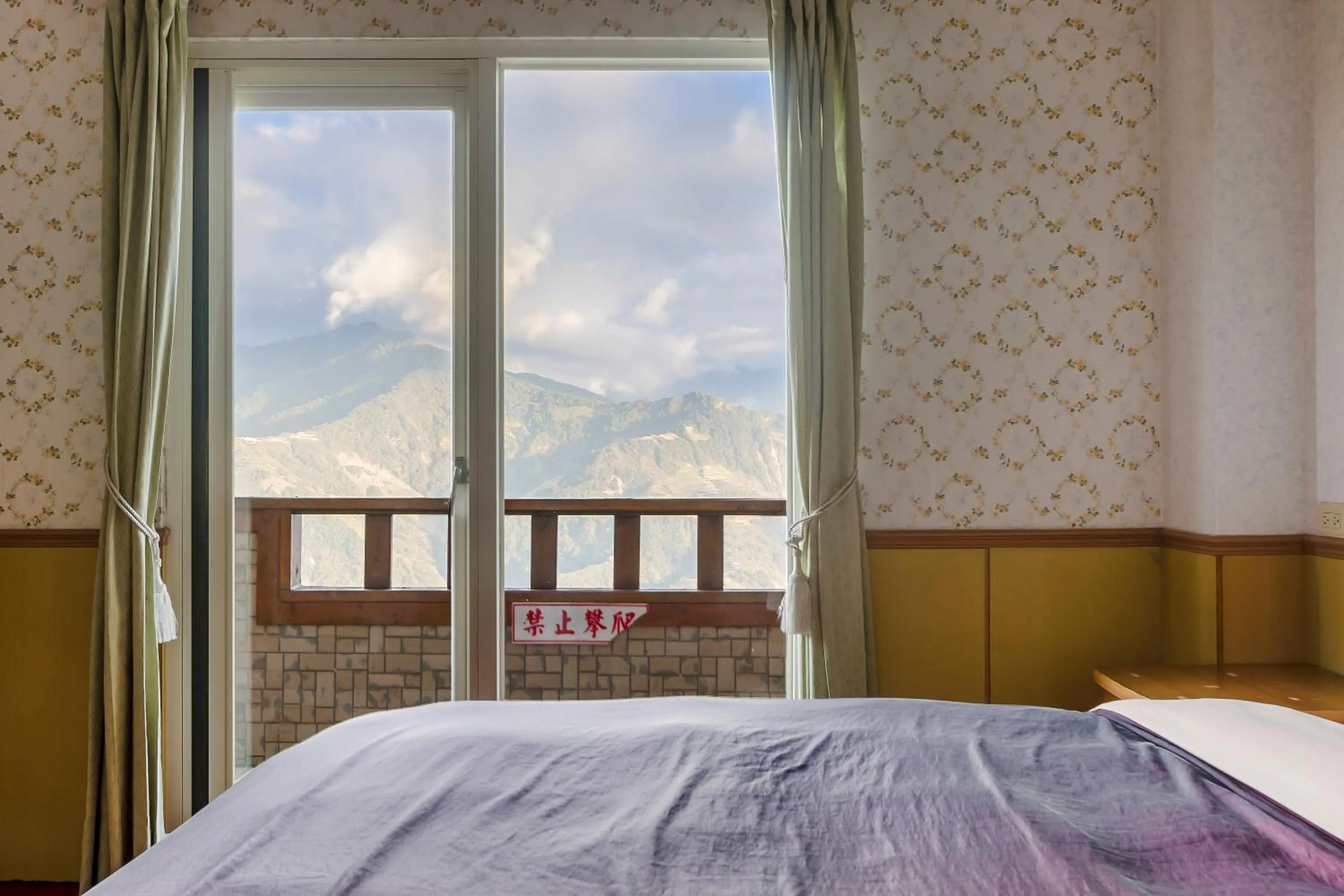 Photo of the whole room, Bed in Chingjing New Paradise B&B