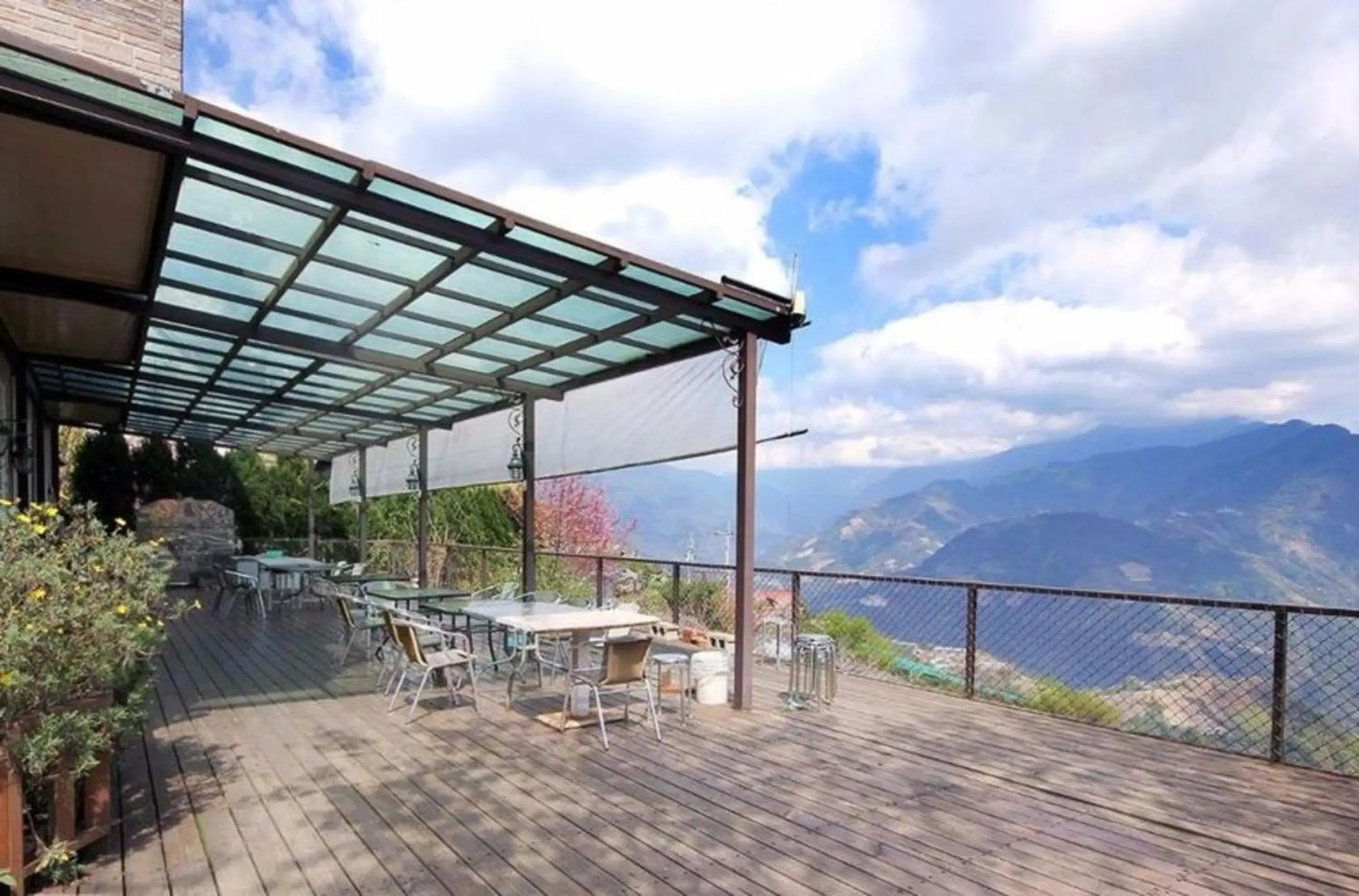 Patio in Chingjing New Paradise B&B Patio in Chingjing New Paradise B&B