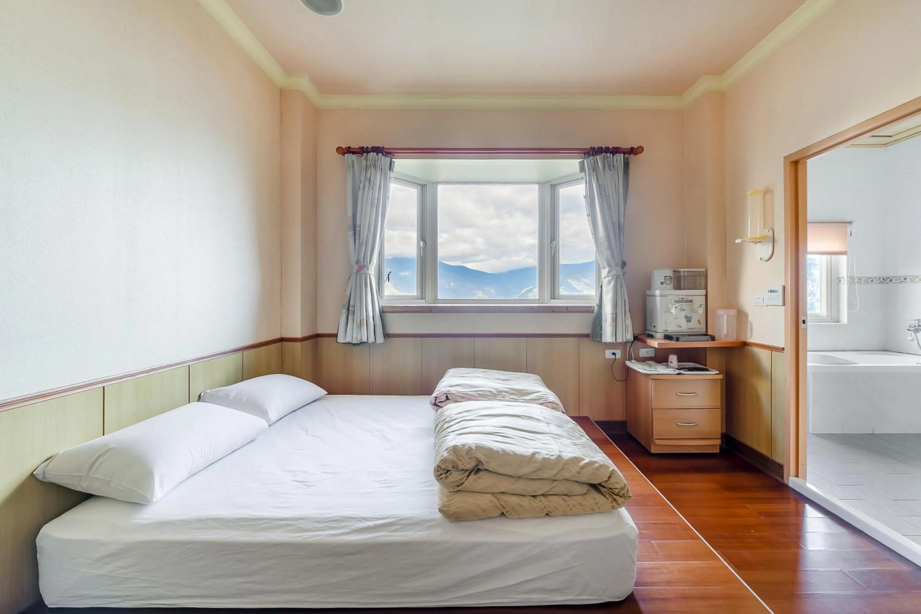 Photo of the whole room, Bed in Chingjing New Paradise B&B