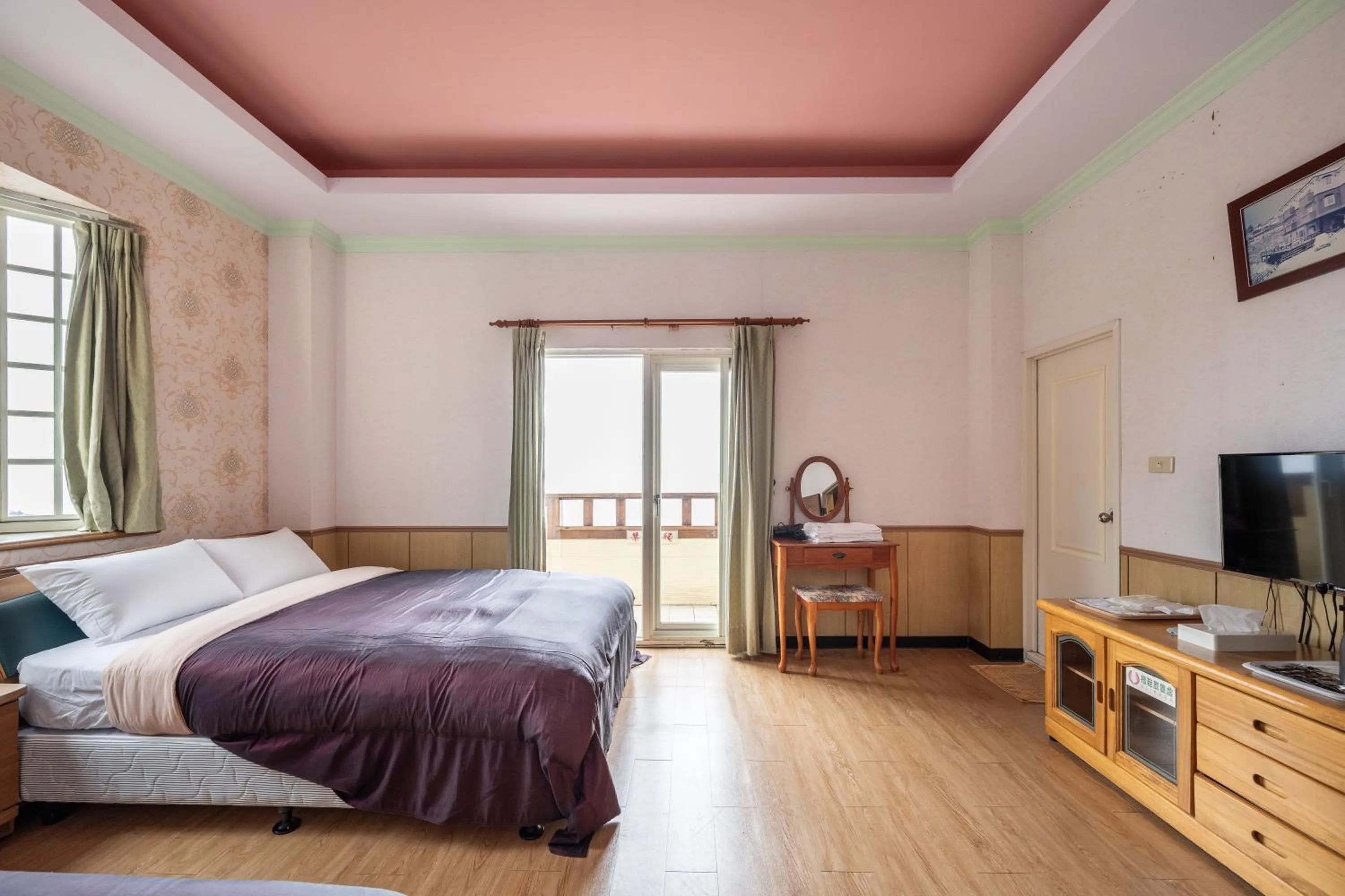 Photo of the whole room, Bed in Chingjing New Paradise B&B