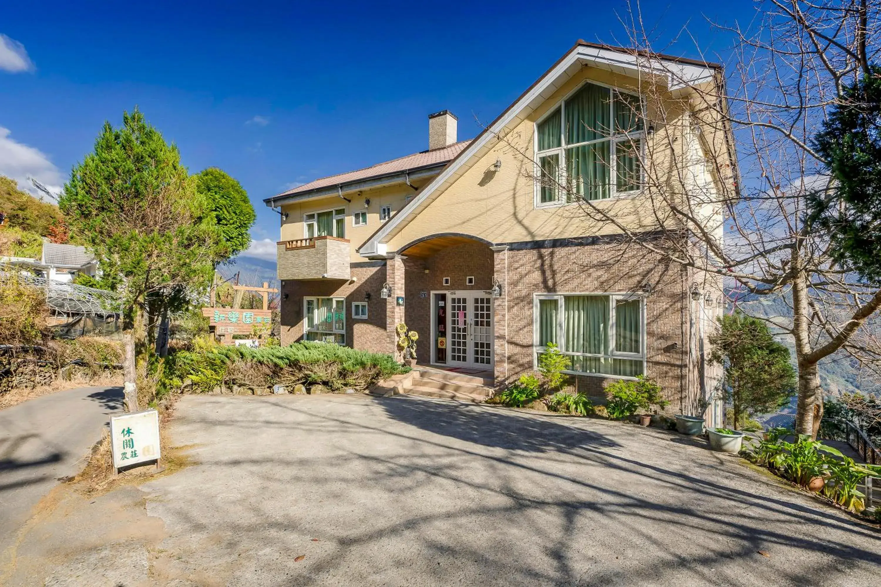 Property building in Chingjing New Paradise B&B Property building in Chingjing New Paradise B&B