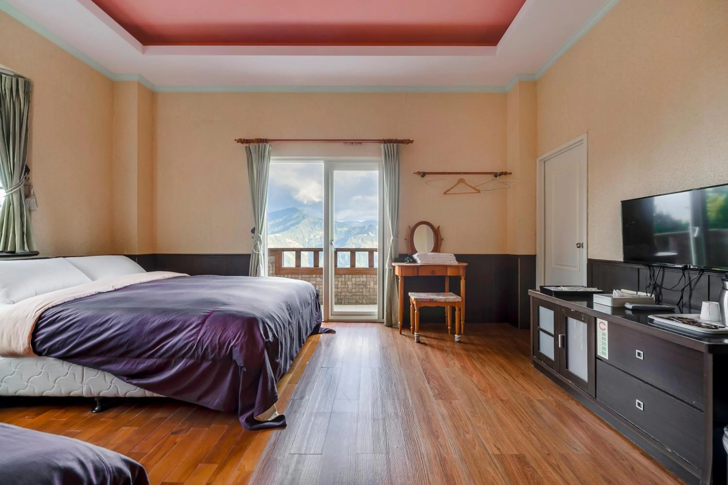 Photo of the whole room, Bed in Chingjing New Paradise B&B