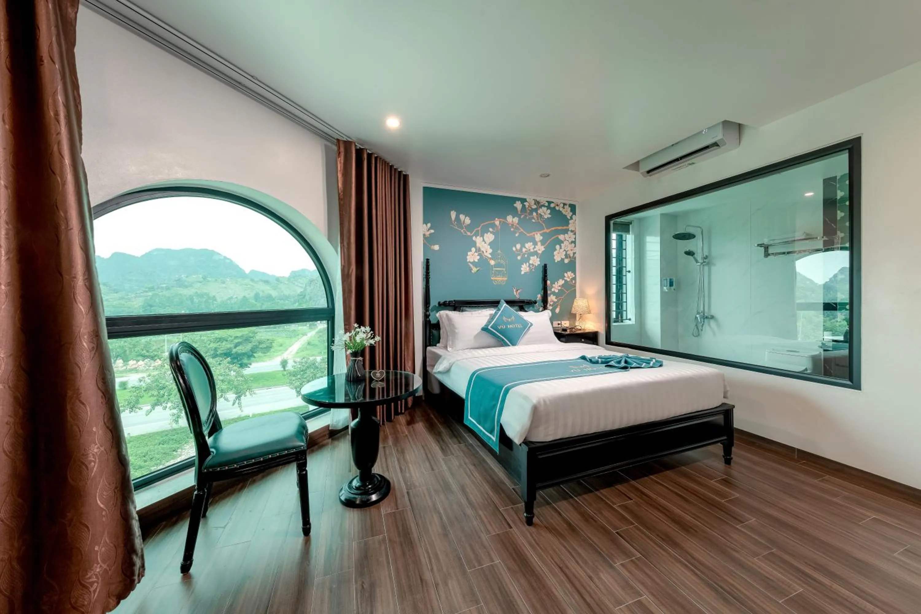 King Room with Mountain View in Vũ Hotel