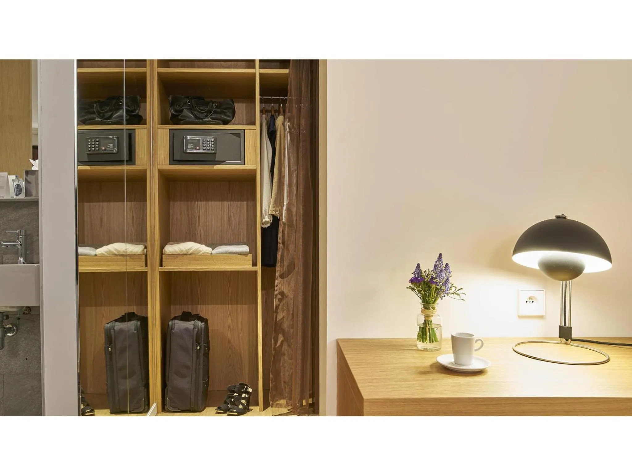 Photo of the whole room in 9Hotel Republique