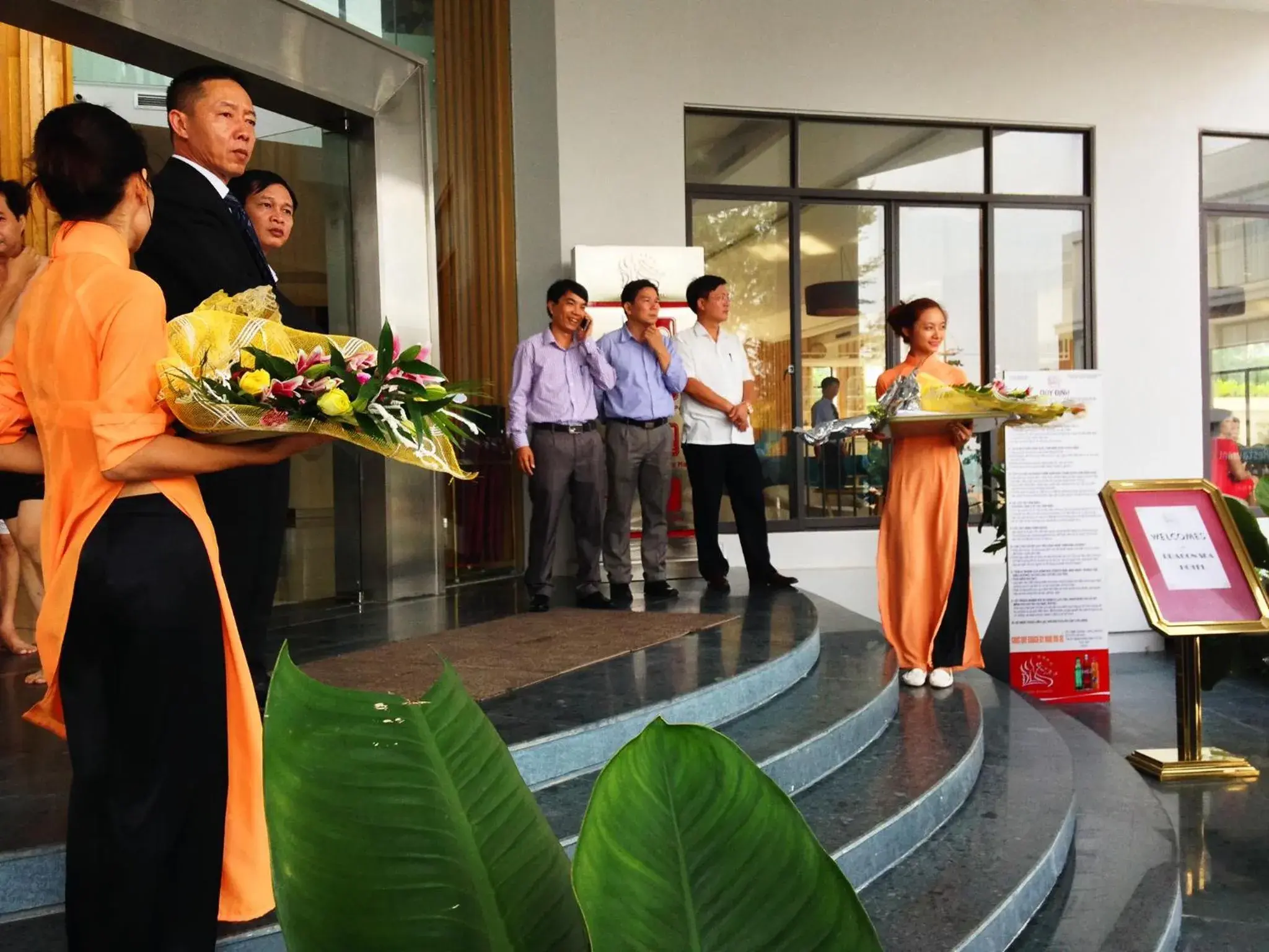 Restaurant/places to eat in Dragon Sea Hotel Restaurant/places to eat in Dragon Sea Hotel