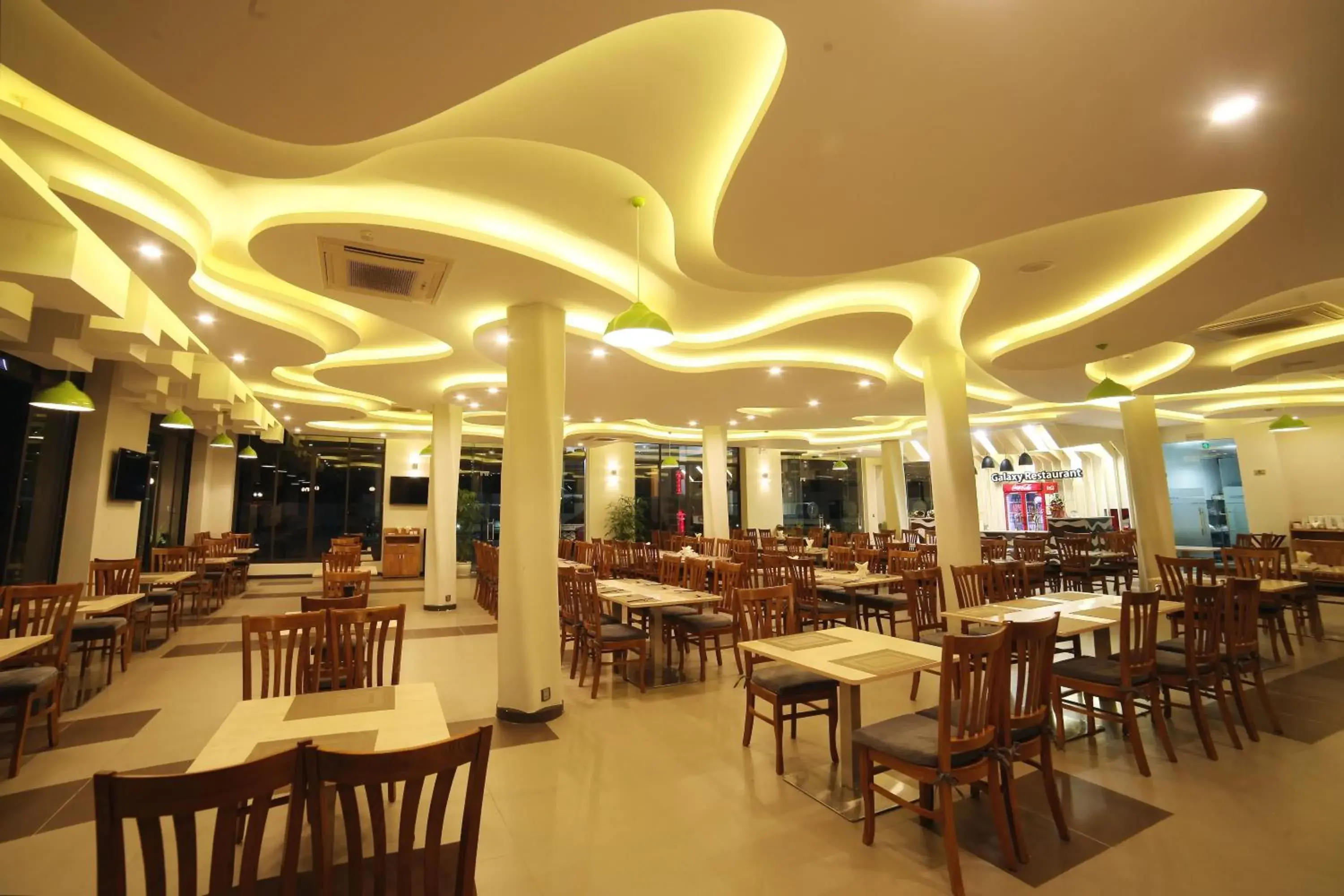 Restaurant/places to eat in Dragon Sea Hotel Restaurant/places to eat in Dragon Sea Hotel