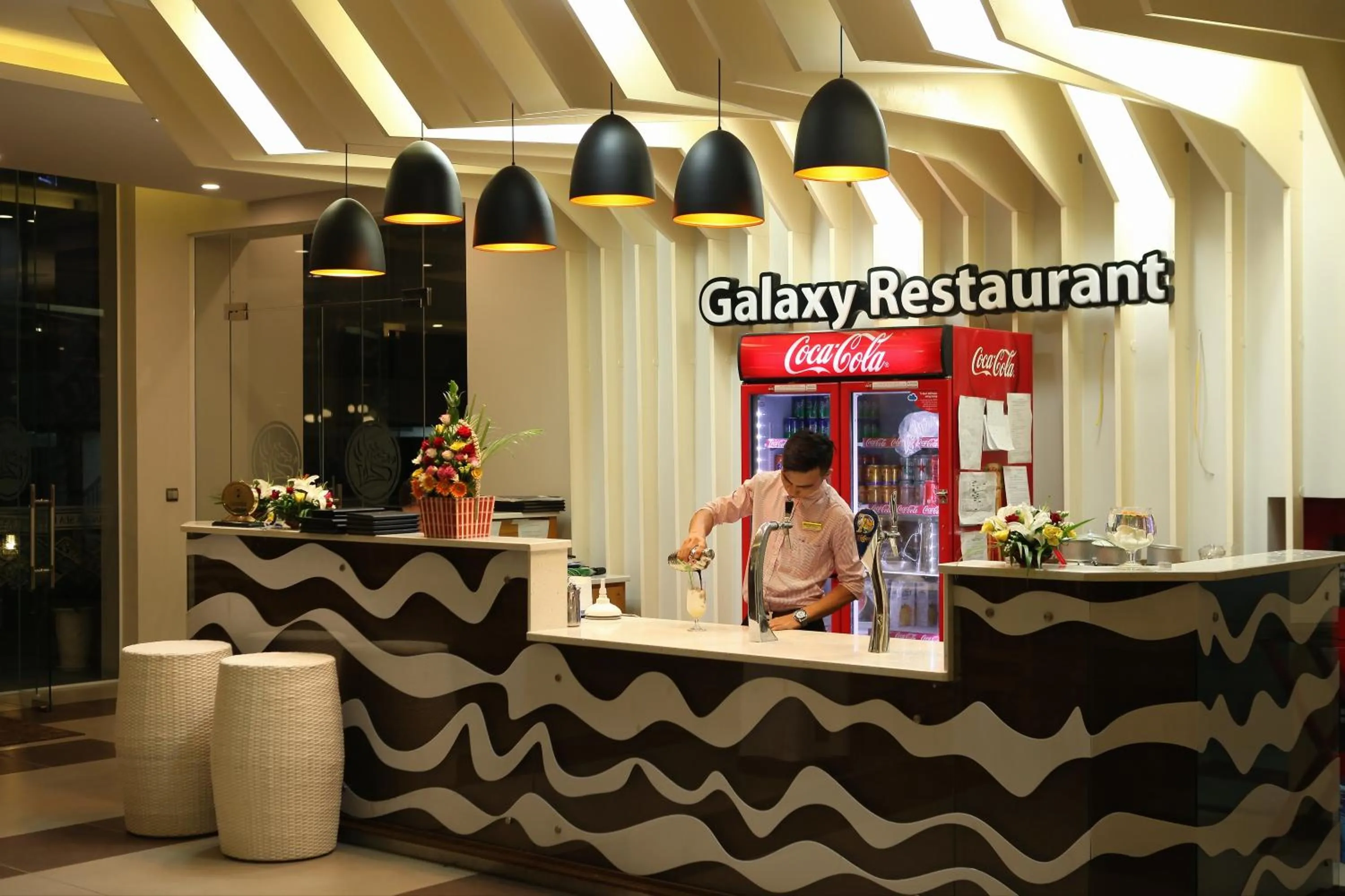 Restaurant/places to eat in Dragon Sea Hotel