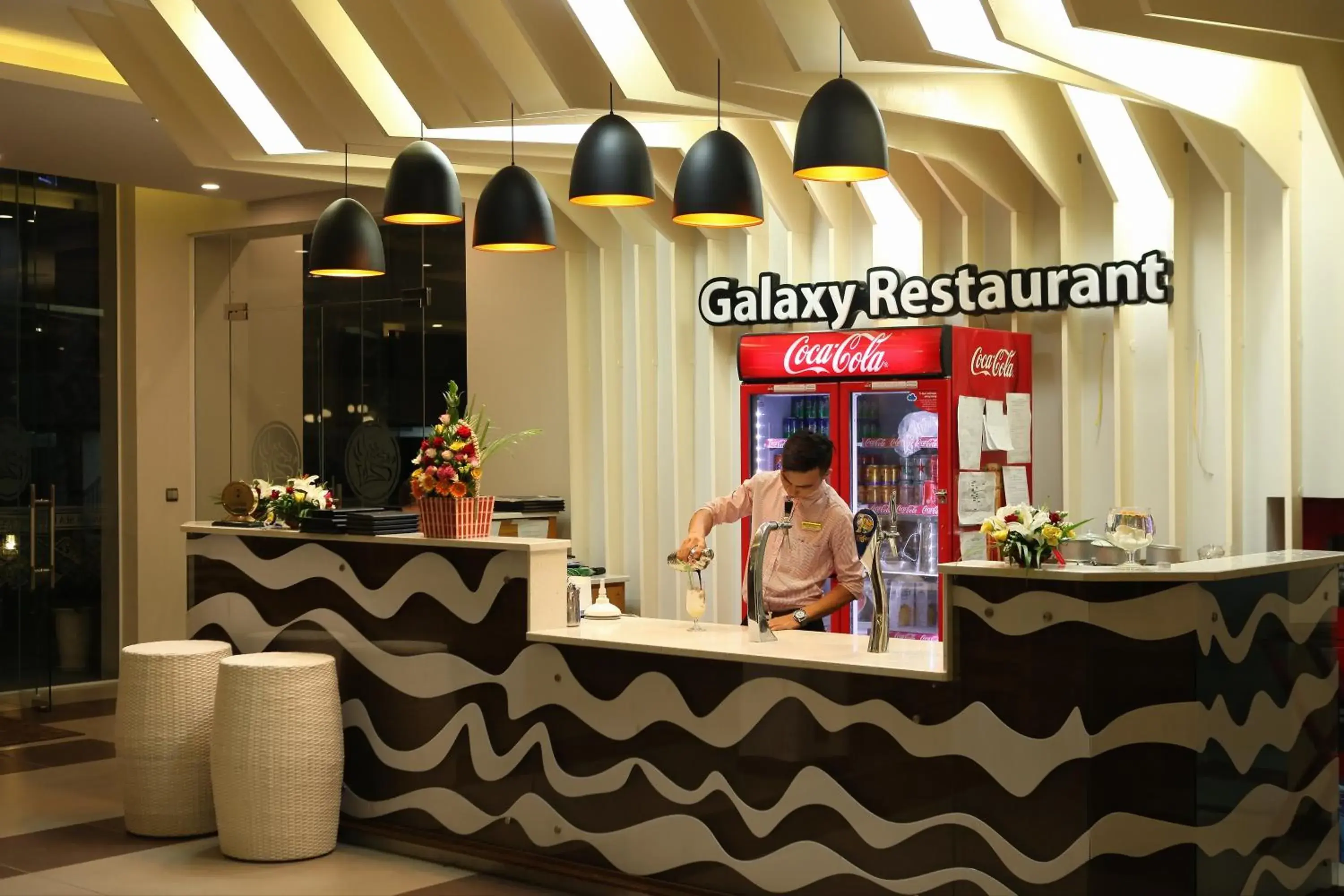 Restaurant/places to eat in Dragon Sea Hotel Restaurant/places to eat in Dragon Sea Hotel