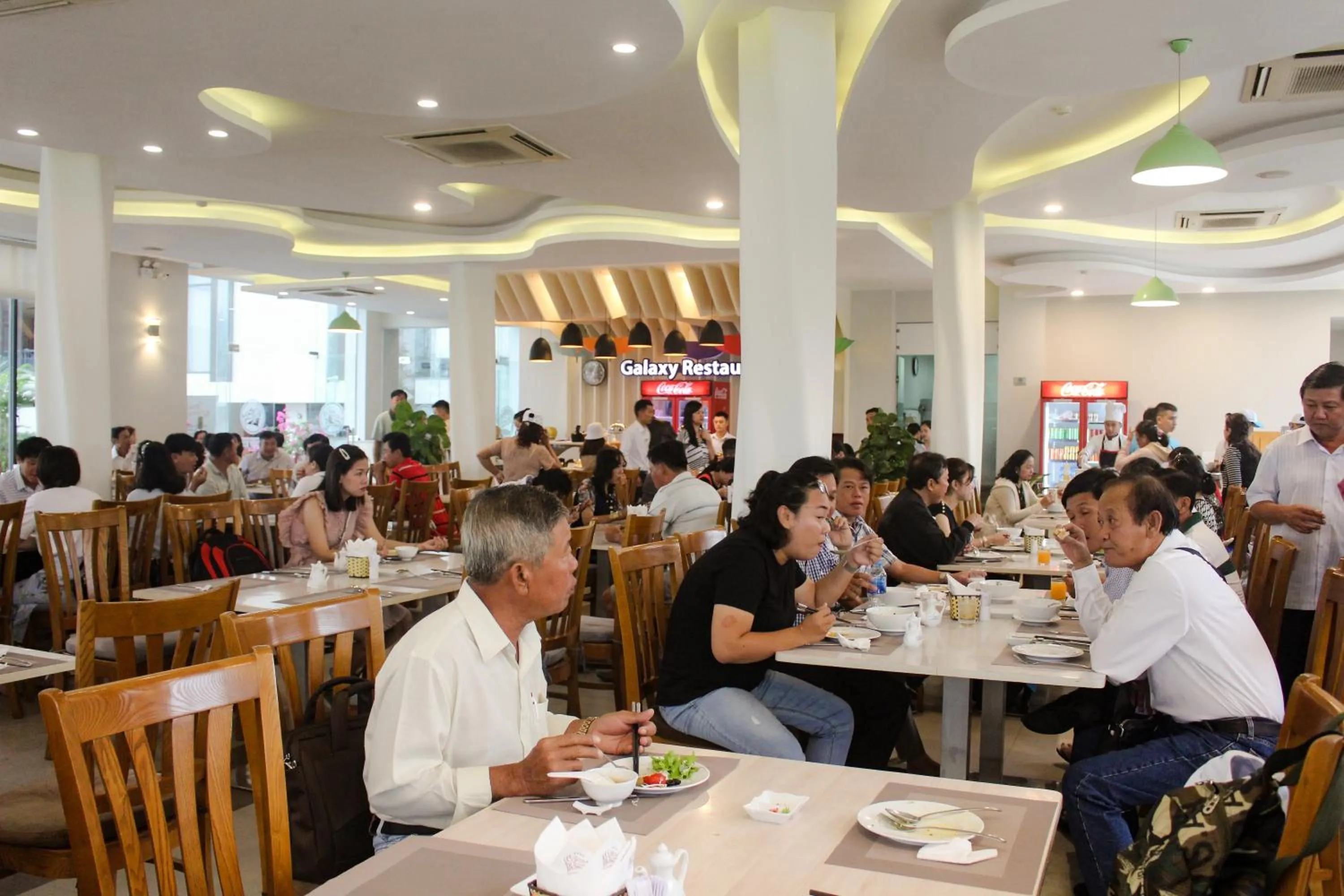 Restaurant/places to eat in Dragon Sea Hotel